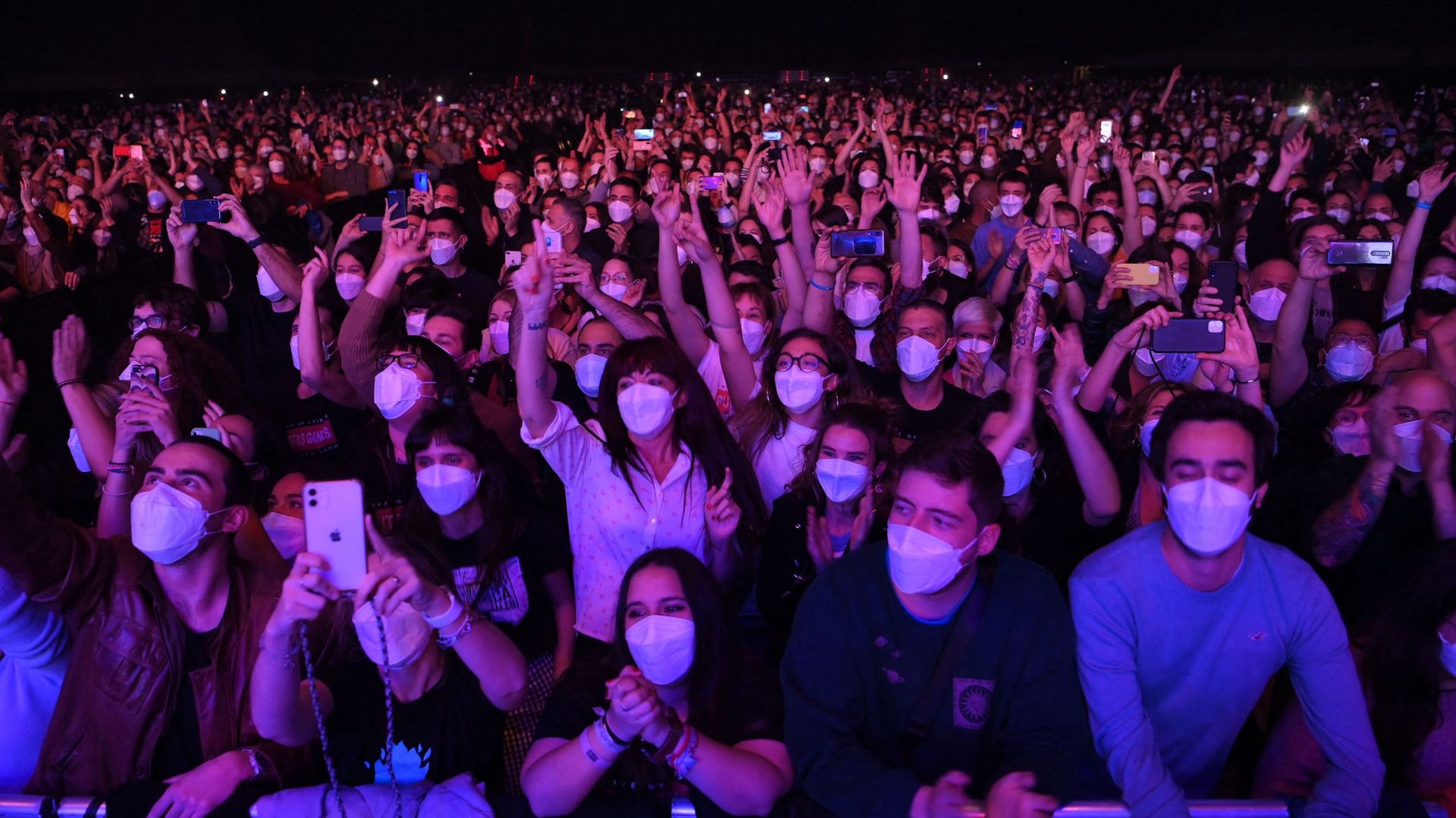 Un concert test à Barcelone a rassemblé 5000 personnes à Barcelone, à la condition de présenter un test négatif à l'entrée et porter un masque FFP2