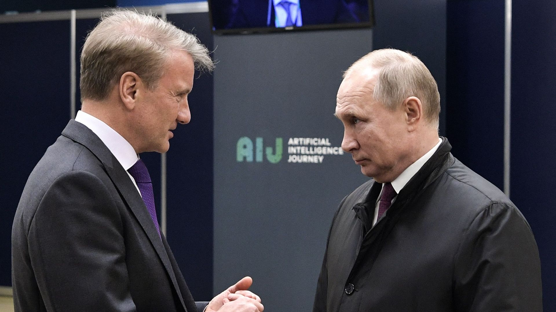 Herman Gref, le patron de Sberbank, en discussion avec Vladimir Poutine, en novembre 2019. 
