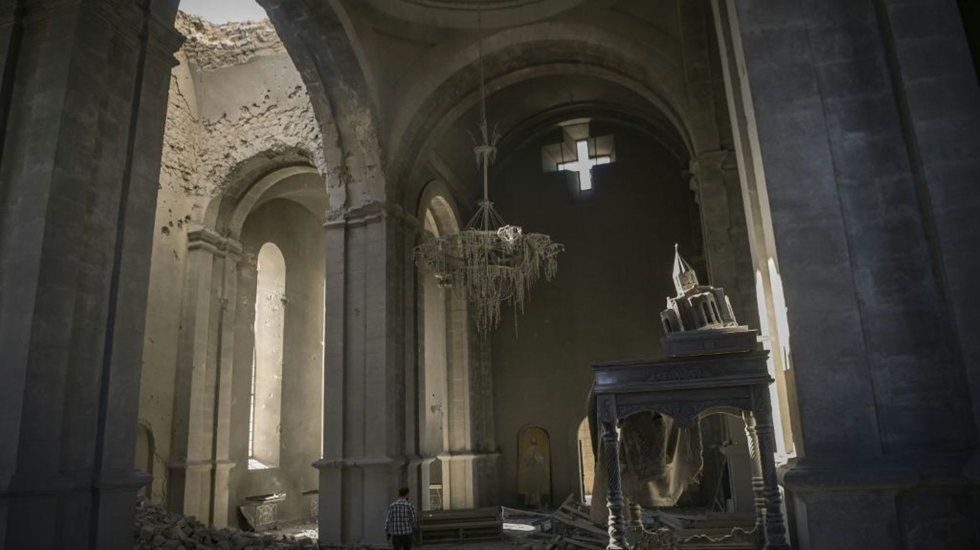 La cathédrale de Choucha, endommagée par des bombardements, à 15 kilomètres de Stepanakert, le 13 octobre 2020 en Azerbaïdjan