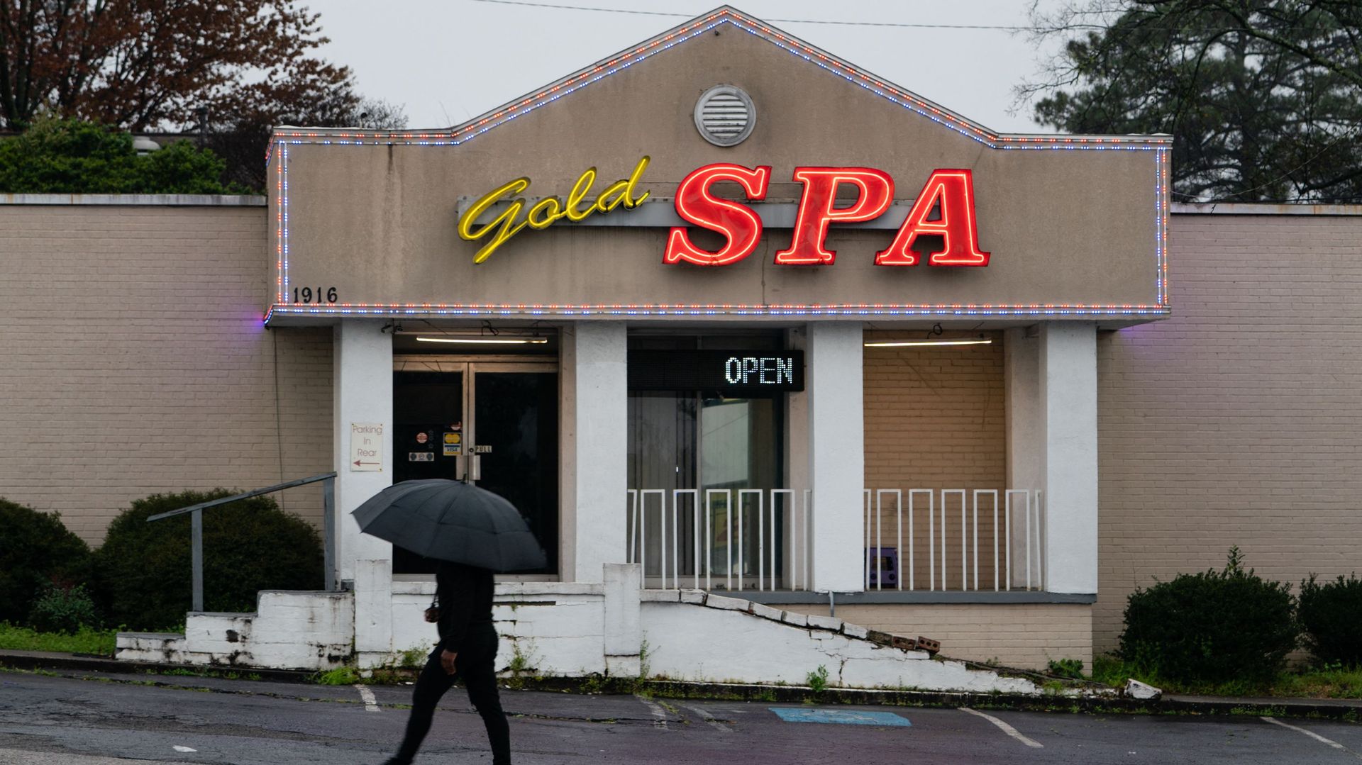 Un salon de massage d'Atlanta où trois femmes furent tuées en mars 2021