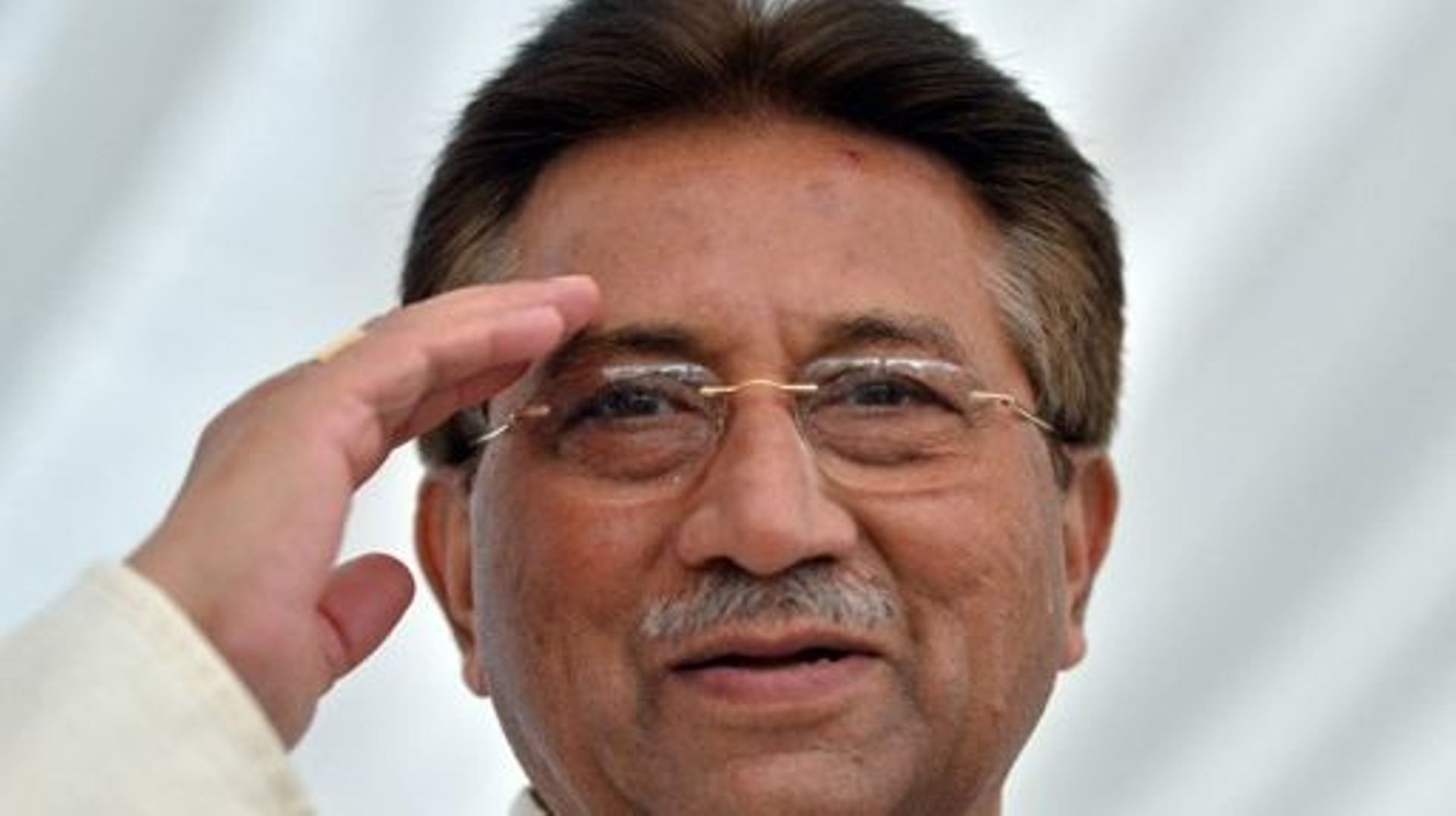 (FILES) In this file photo taken on April 15, 2013 Pakistan's former president Pervez Musharraf salutes as he arrives to unveil his party manifesto for the forthcoming general election at his residence in Islamabad. Pakistan's former military ruler Pervez