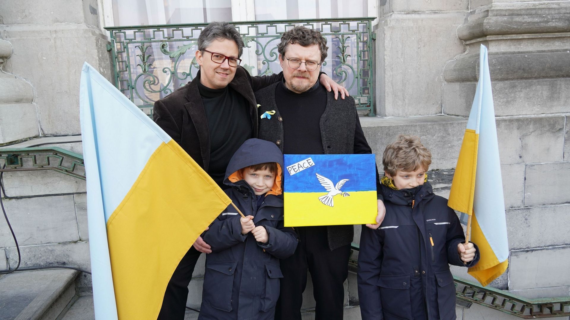 Benoît Chantry et le père Ihor Nakonechnyy unis pour la paix.