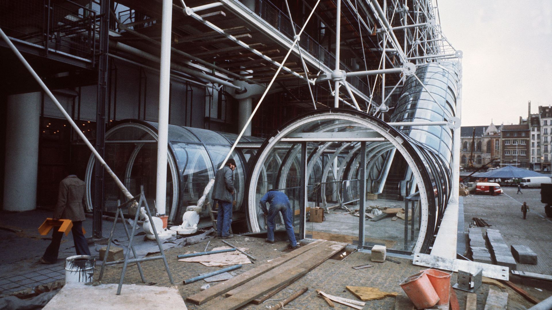 Beaubourg en construction, vue de la chenille