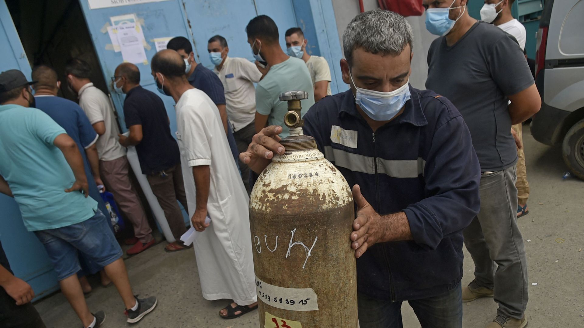 La pénurie d’oxygène qui frappe l’Algérie est l’un des problèmes majeurs liés à la pandémie de coronavirus.