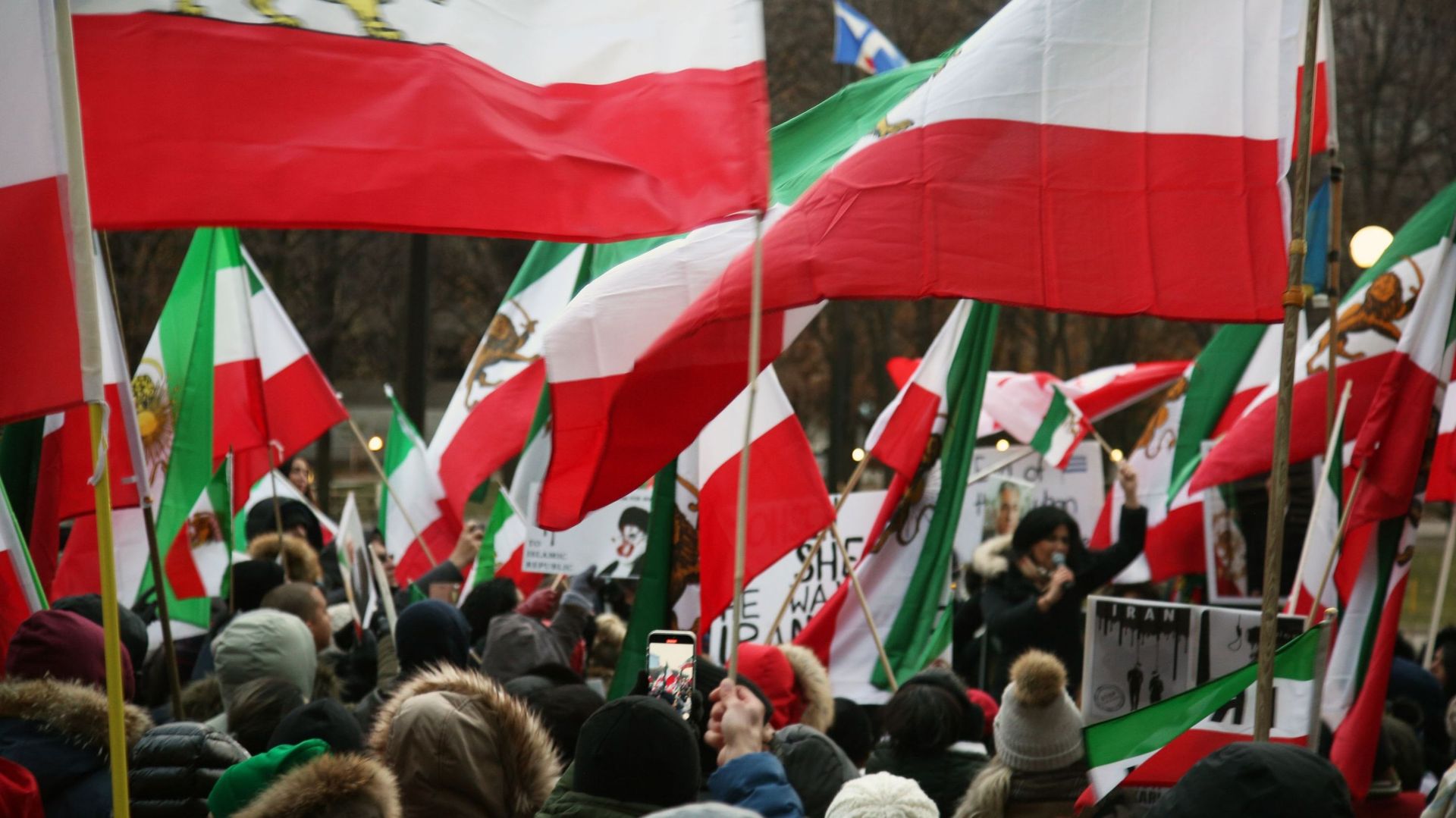 Les protestations contre le régime islamique iranien se multiplient dans le monde entier depuis la mort de Mahsa Amini, ici au Canada