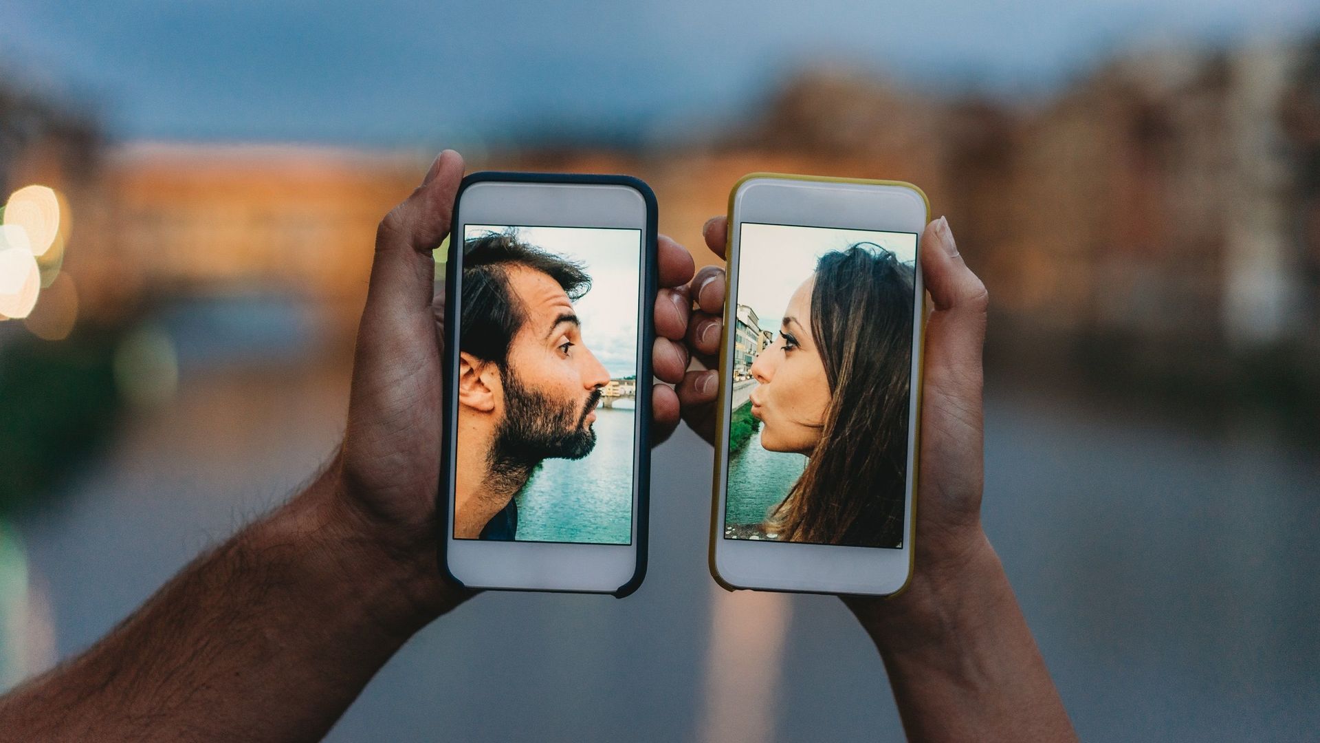 Les rencontres amoureuses en vidéo ont séduit les Millennials pendant les deux confinements.