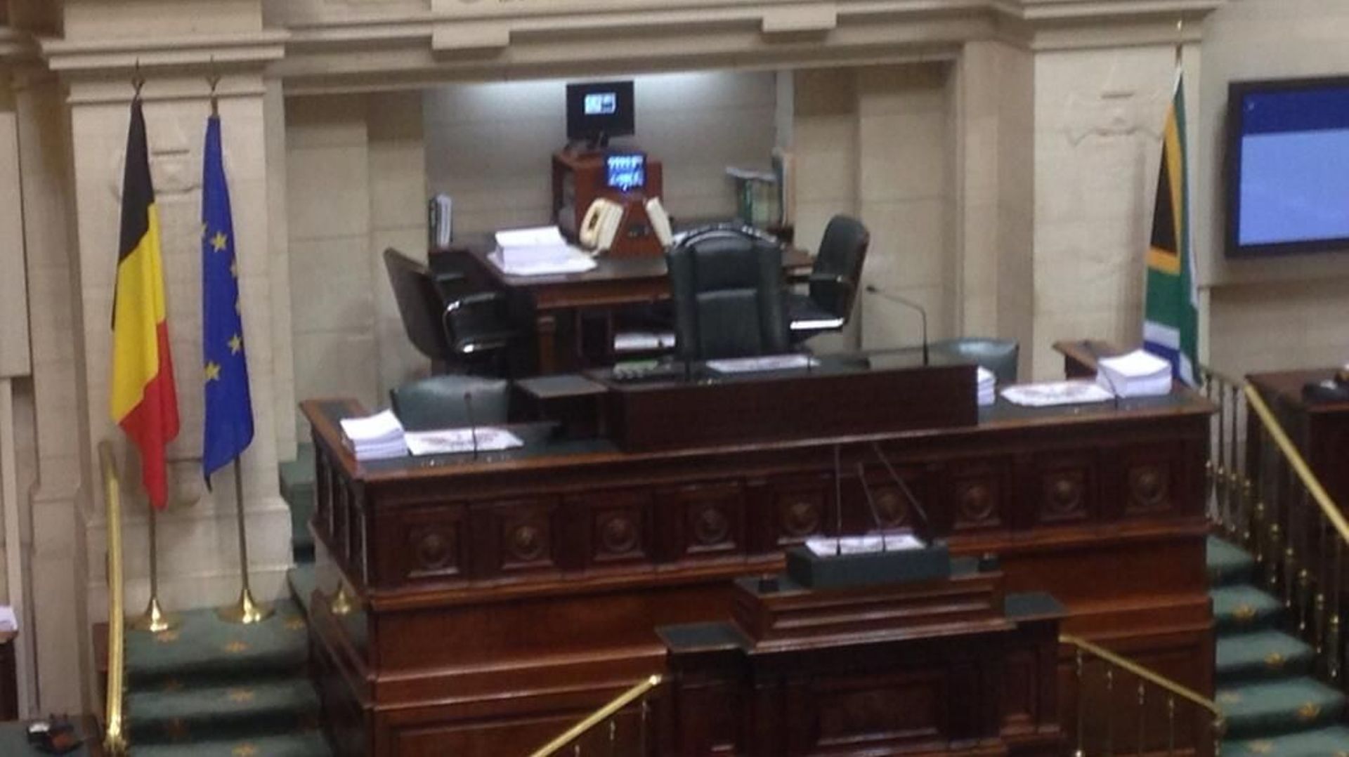 La Chambre rend hommage à son tour à Nelson Mandela - RTBF Actus