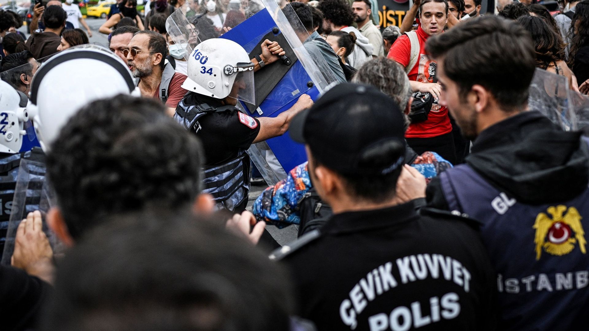 Turquie : les autorités entrent de force au siège de l’opposition à Istanbul