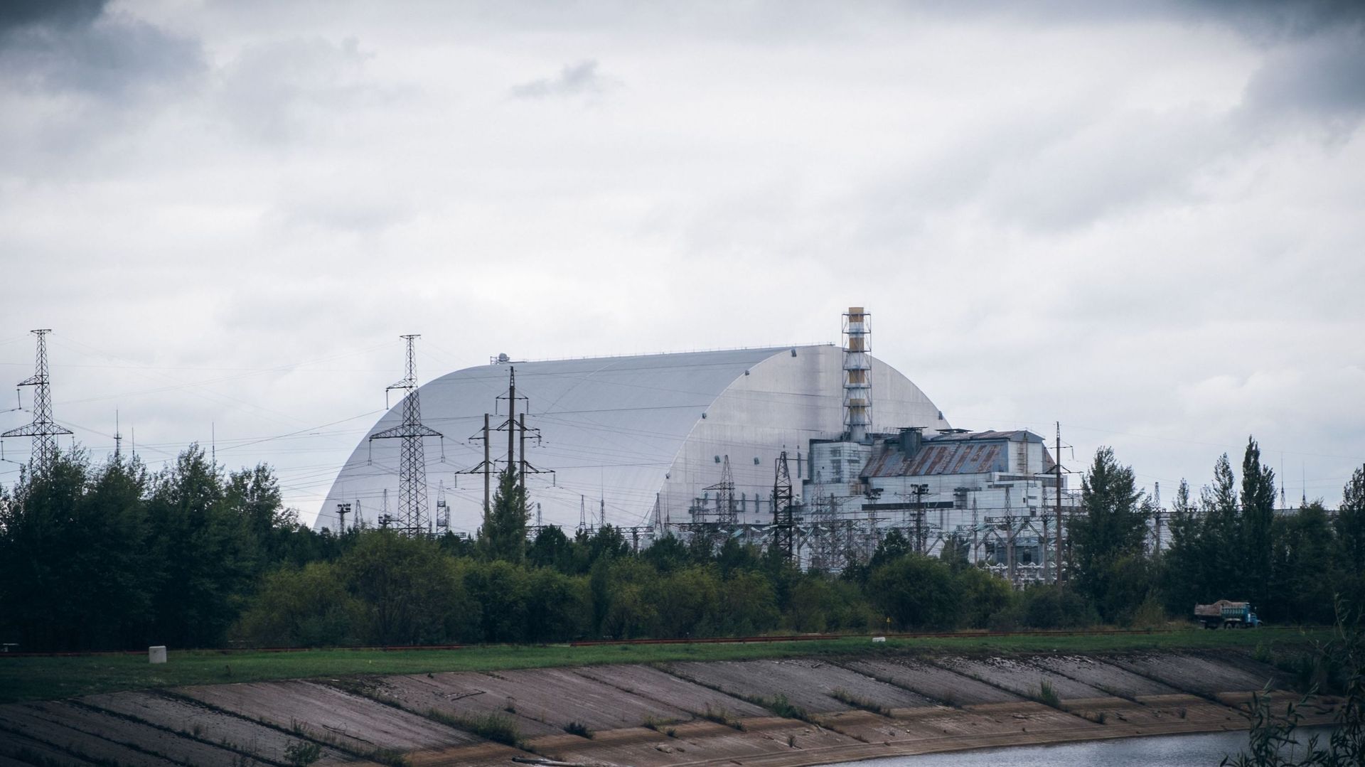 Le dôme de protection sur le réacteur 4 de la centrale nucléaire à l’arrêt de Tchernobyl, en Ukraine.