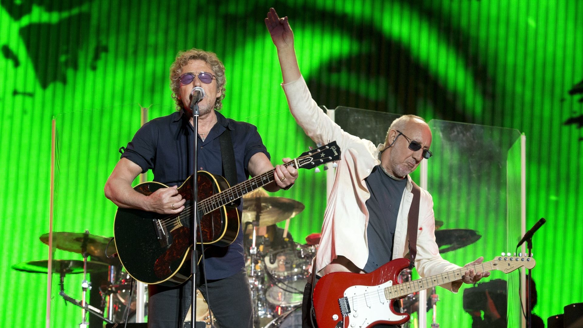 Roger Daltrey (à gauche) et Pete Townshend du groupe de rock anglais The Who lors du Festival de Glastonbury, en Angleterre, le 28 juin 2015.