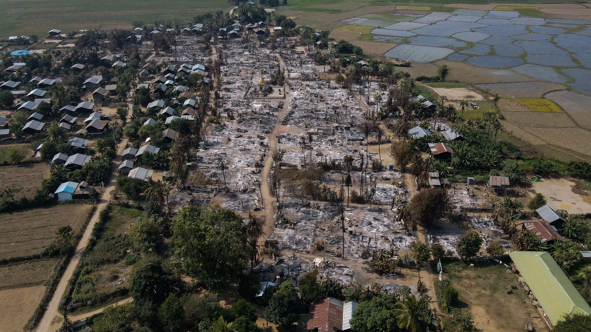 Photo de villages incendiés à Mingin, en Birmanie