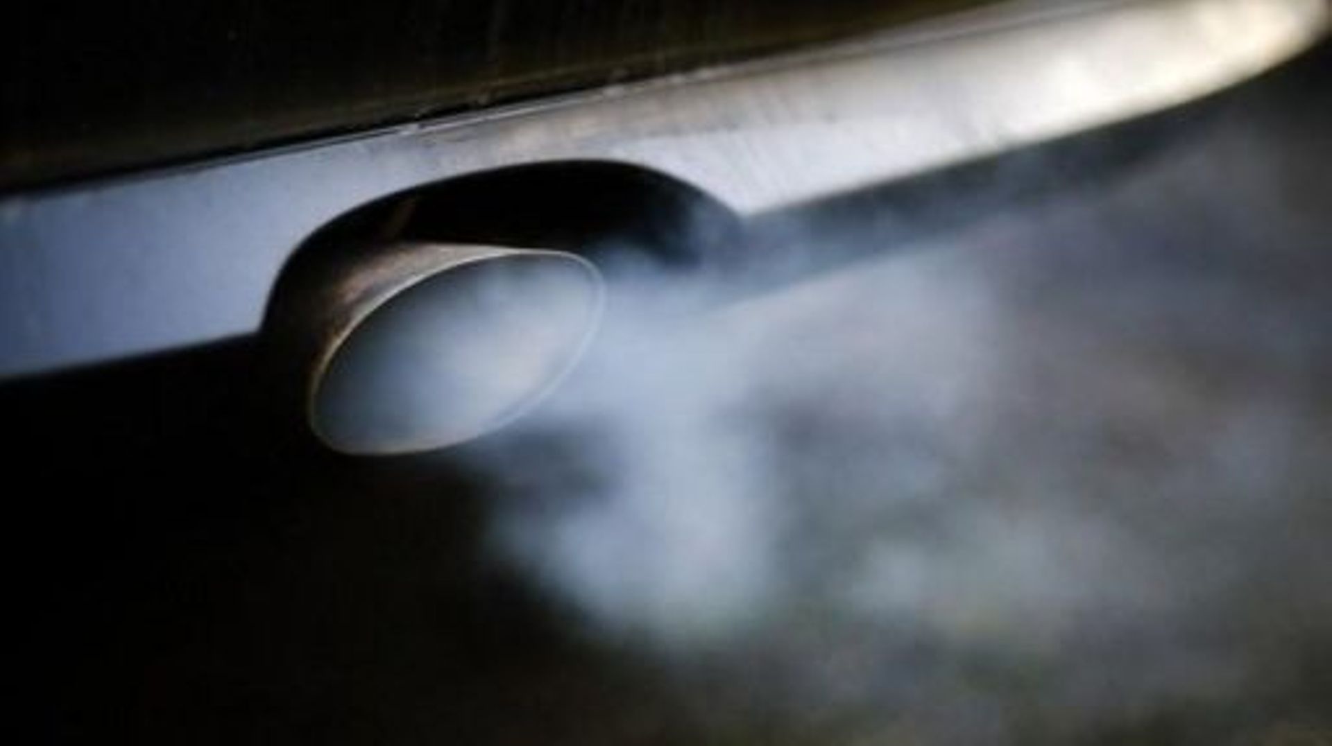 A picture taken on February 21, 2018 shows exhaust gases pourring out of from the exhaust pipe of a BMW diesel engine car at a garage in Wickede, eastern Germany. A court is to rule on February 21, 2018 on whether cities in Germany can ban certain diesel