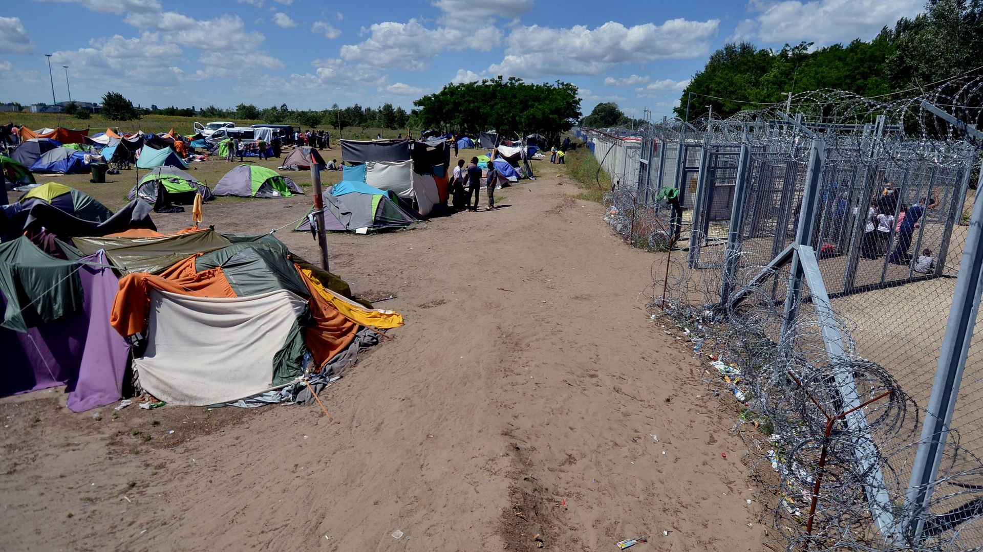 hongrie-toujours-plus-de-refugies-maltraites-a-la-frontiere-serbe
