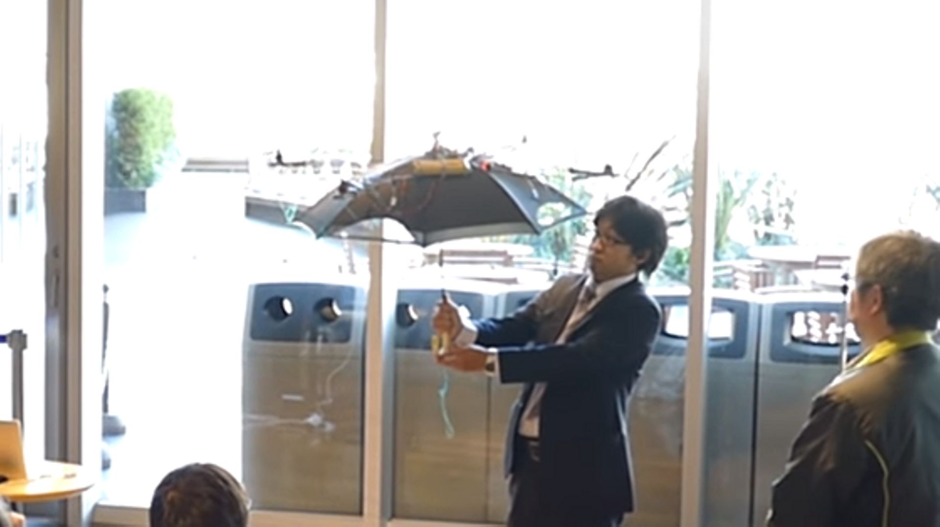 Japon: marchez toujours à l'ombre grâce au drone-parasol