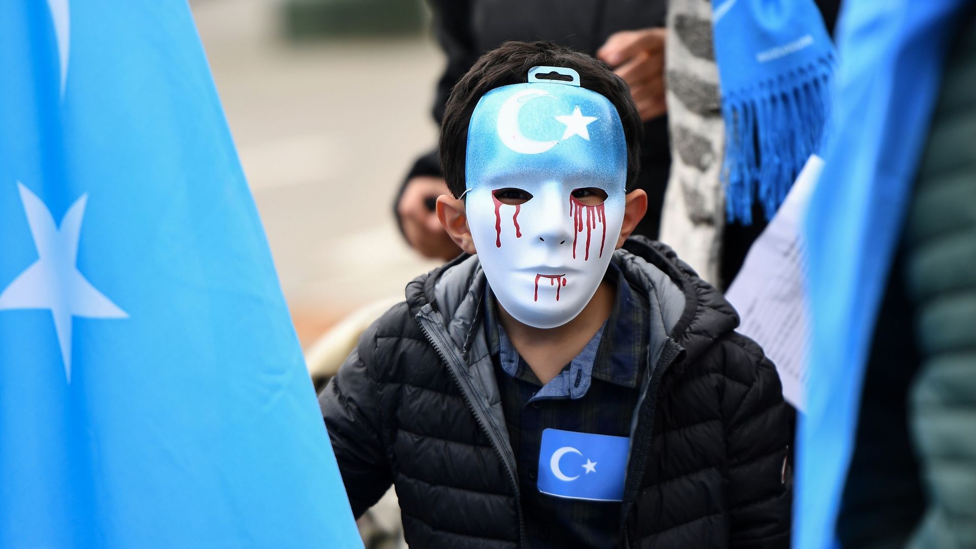 Comme en 2018, autour des institutions européennes, la communauté ouïghoure n'a de cesse de dénoncer les atteintes aux droits humains perpétrées par la Chine. 