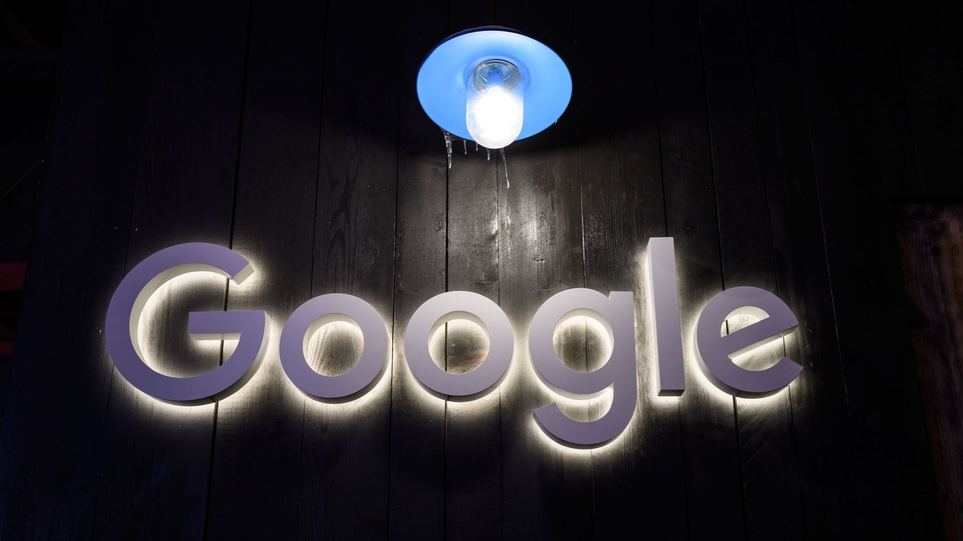 Un porte-parole de Google a réagi par communiqué, soulignant que l'entreprise respecte la vie privée.