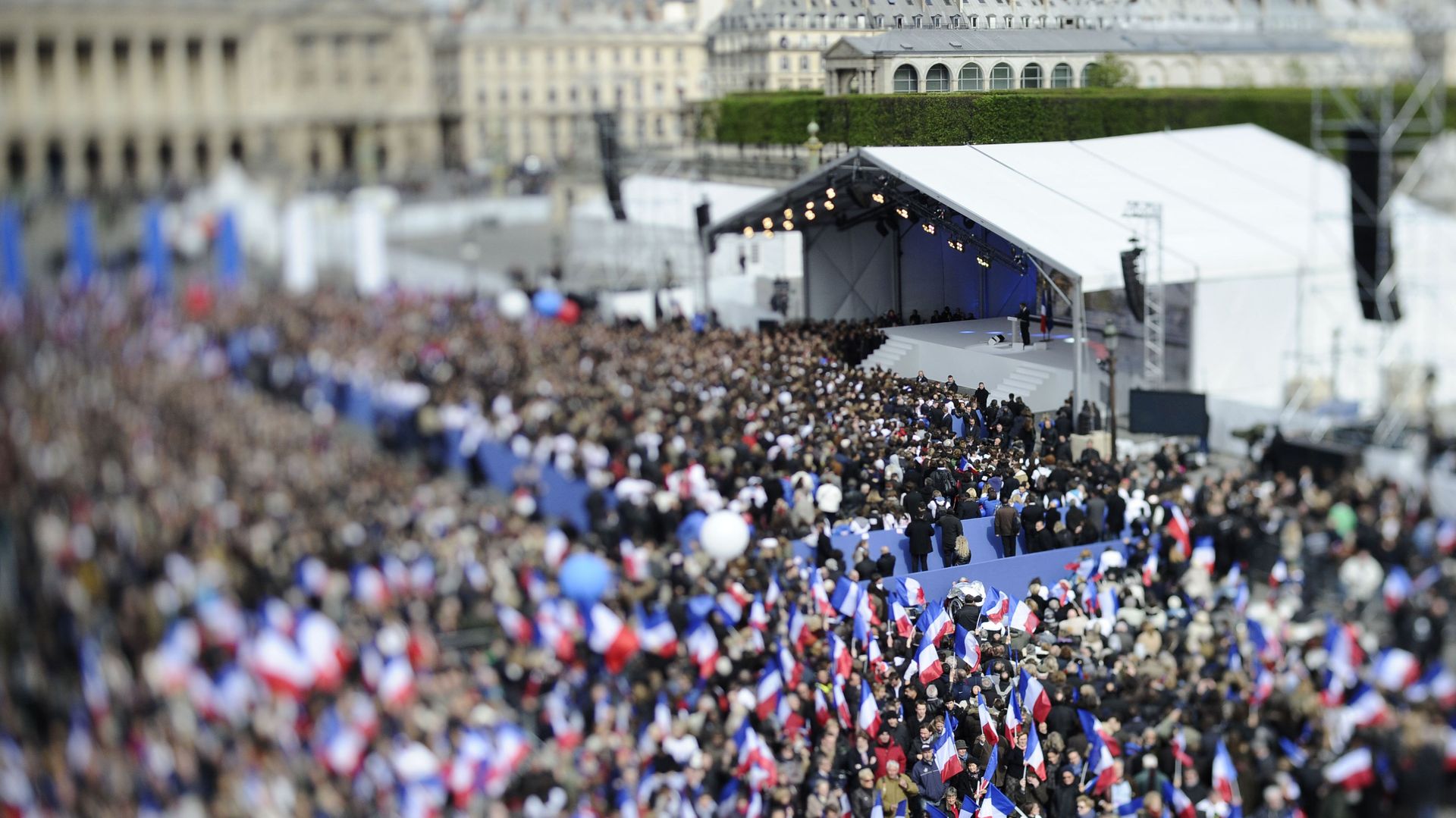 La foule au meeting de Nicolas Sarkozy le dimanche 15 avril