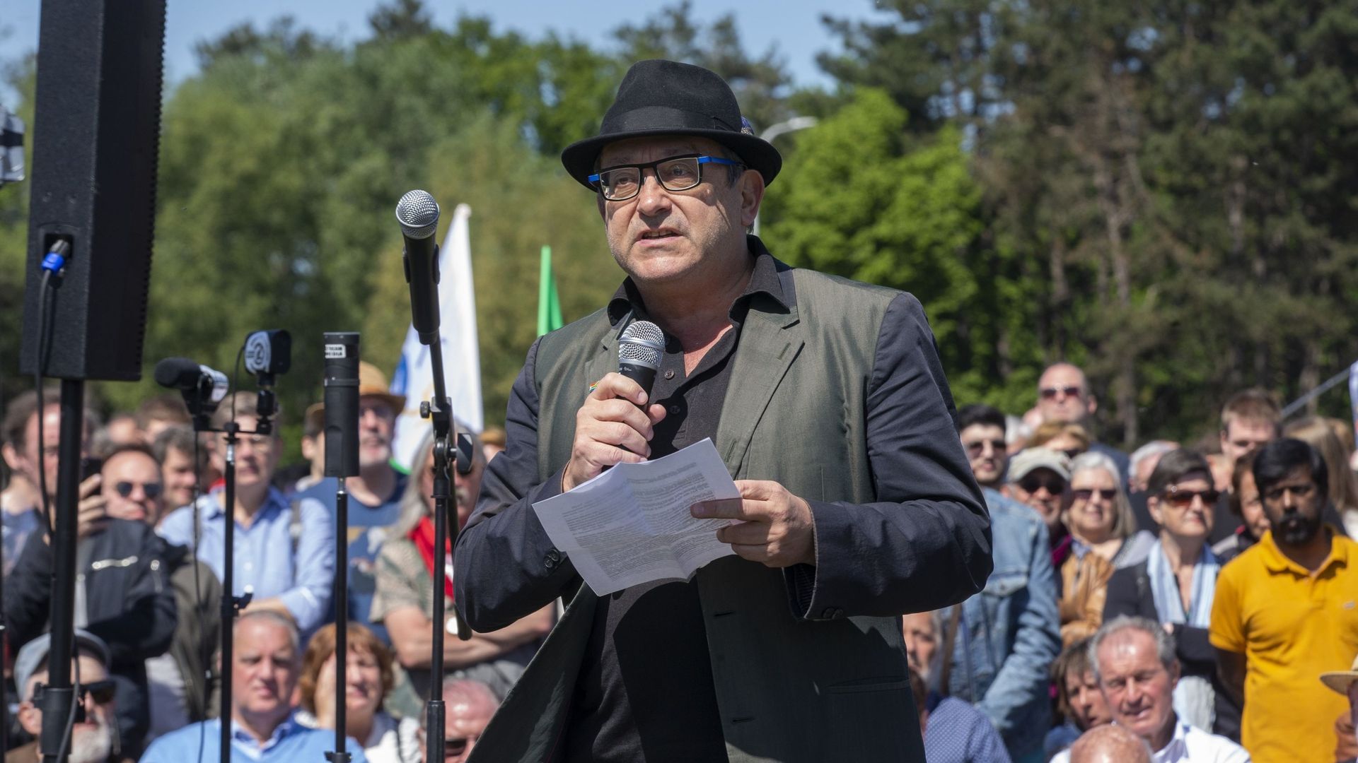 L’écrivain Tom Lanoye photographié lors d’une grande commémoration de la victoire sur le fascisme, organisée par la coalition du 8 mai, au Fort de Breendonk, dimanche 8 mai 2022.