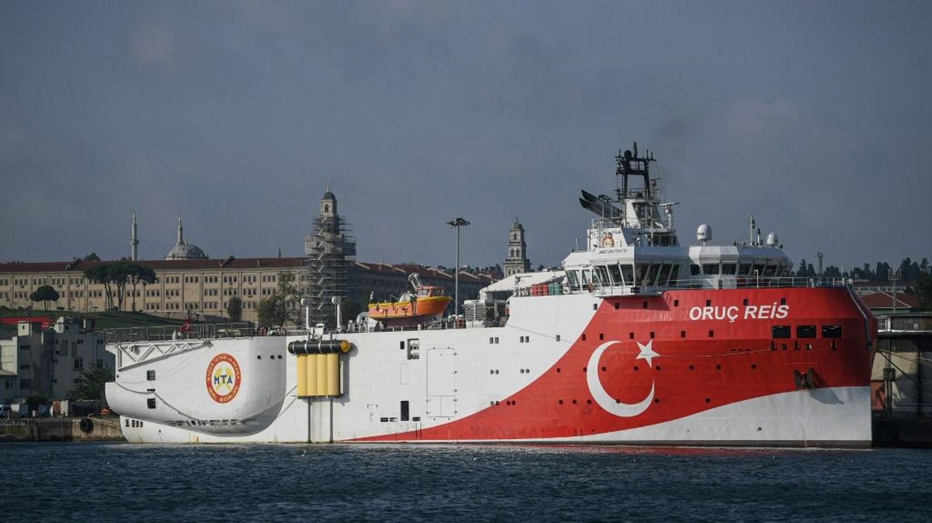 Photo prise le 23 août 2019 dans le port d'Istanbul du navire d'exploration turc Oruç Reis dont le renvoi par la Turquie en Méditerranée orientale suscite une crise avec la Grèce