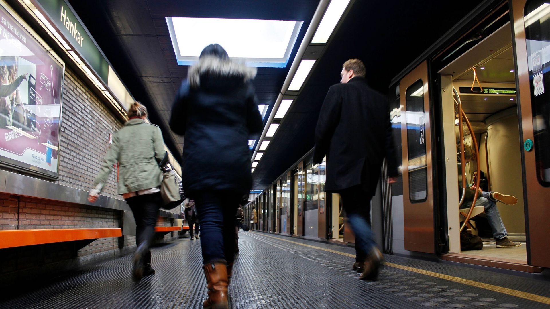 le-metro-bruxellois-n-a-pas-encore-repris-son-activite-normale-ce-lundi-matin