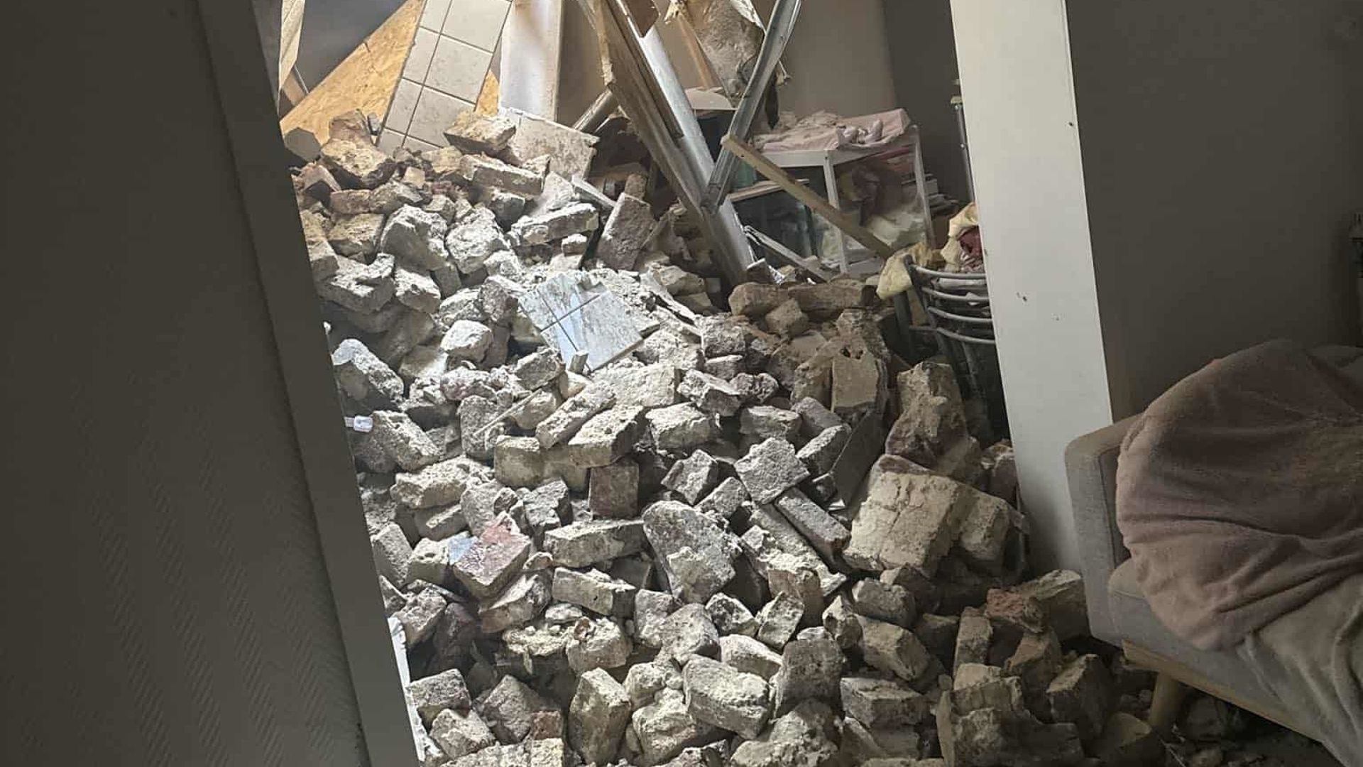 Charleroi : un mur d’un bâtiment en démolition s’effondre sur un logement en contrebas
