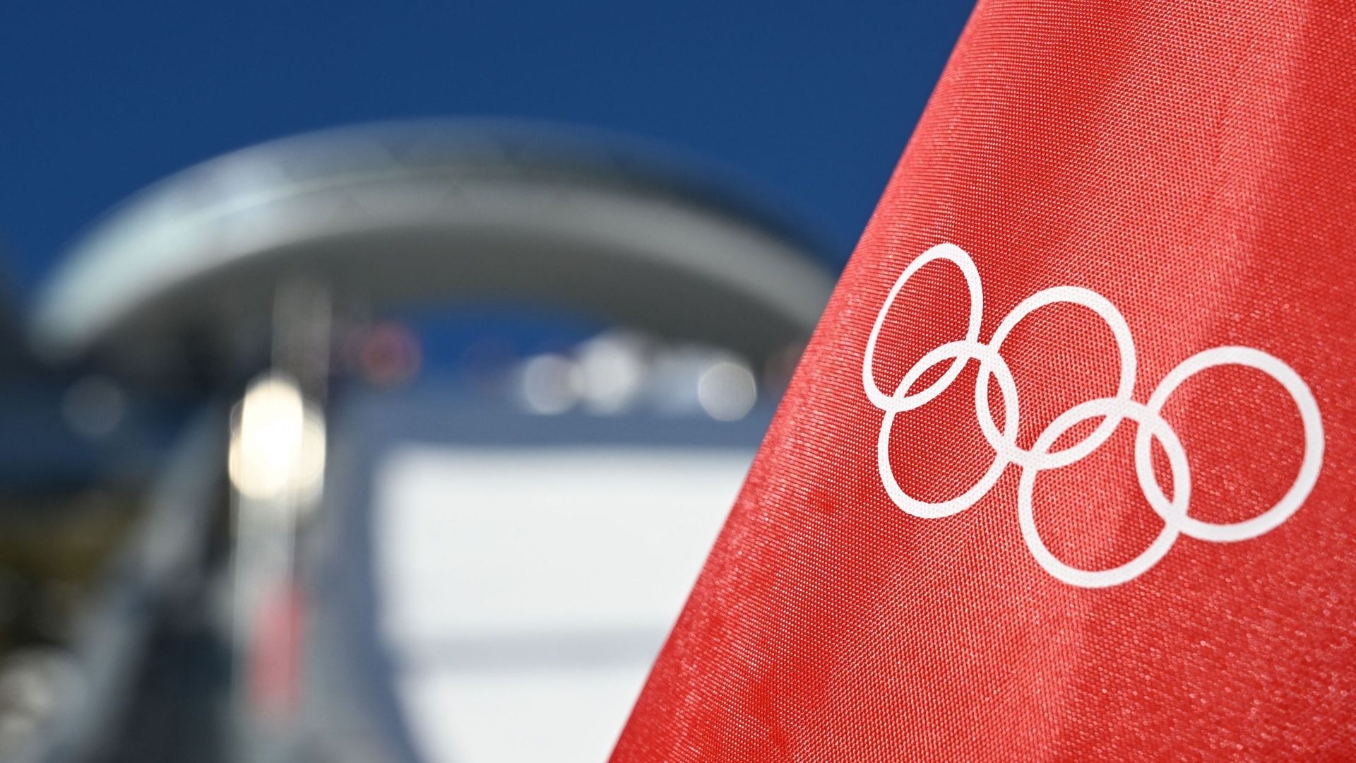 Bannière avec les anneaux olympiques.