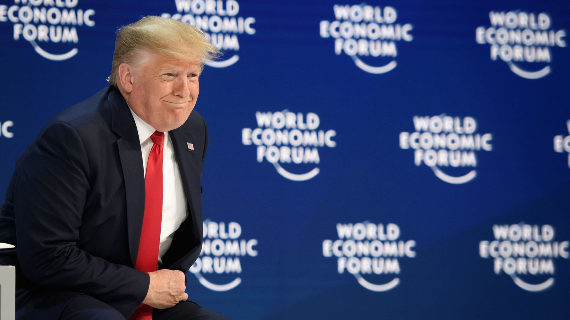 "Nous devons rejeter les prophètes de malheur et leurs prédictions d'apocalypse", clame Trump à Davos
