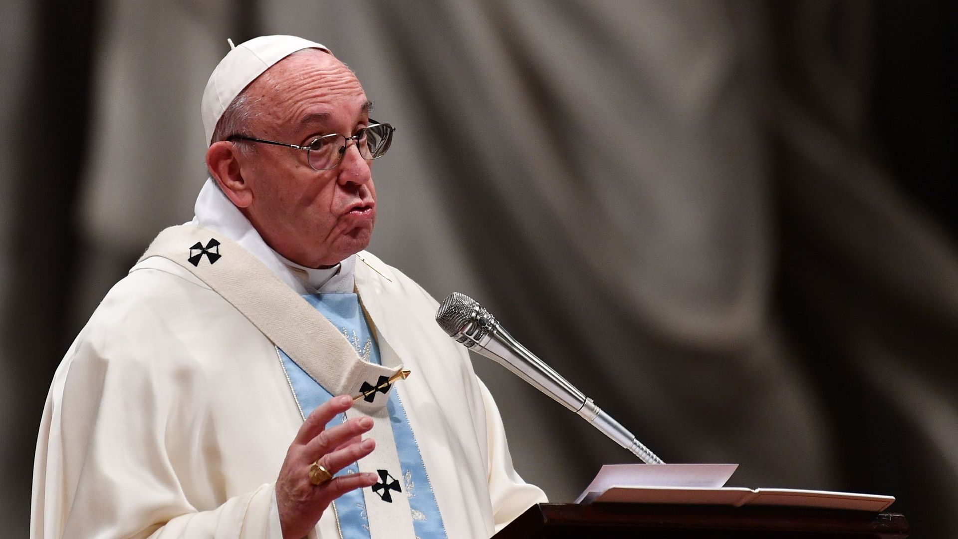 Le pape François a invité lundi les fidèles catholiques à prier pour un avenir de paix en 2018