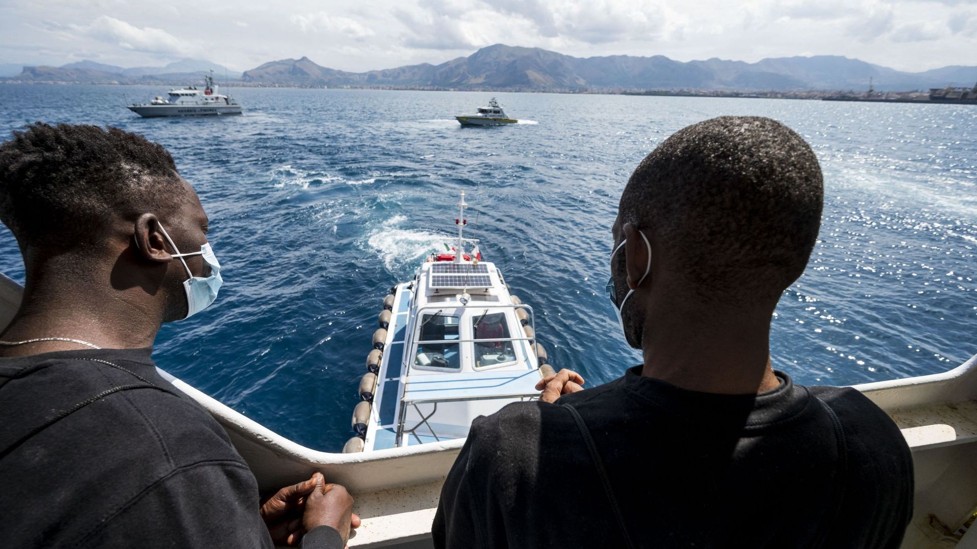 Des migrants à bord de Sea-Watch 4 en septembre 2020.