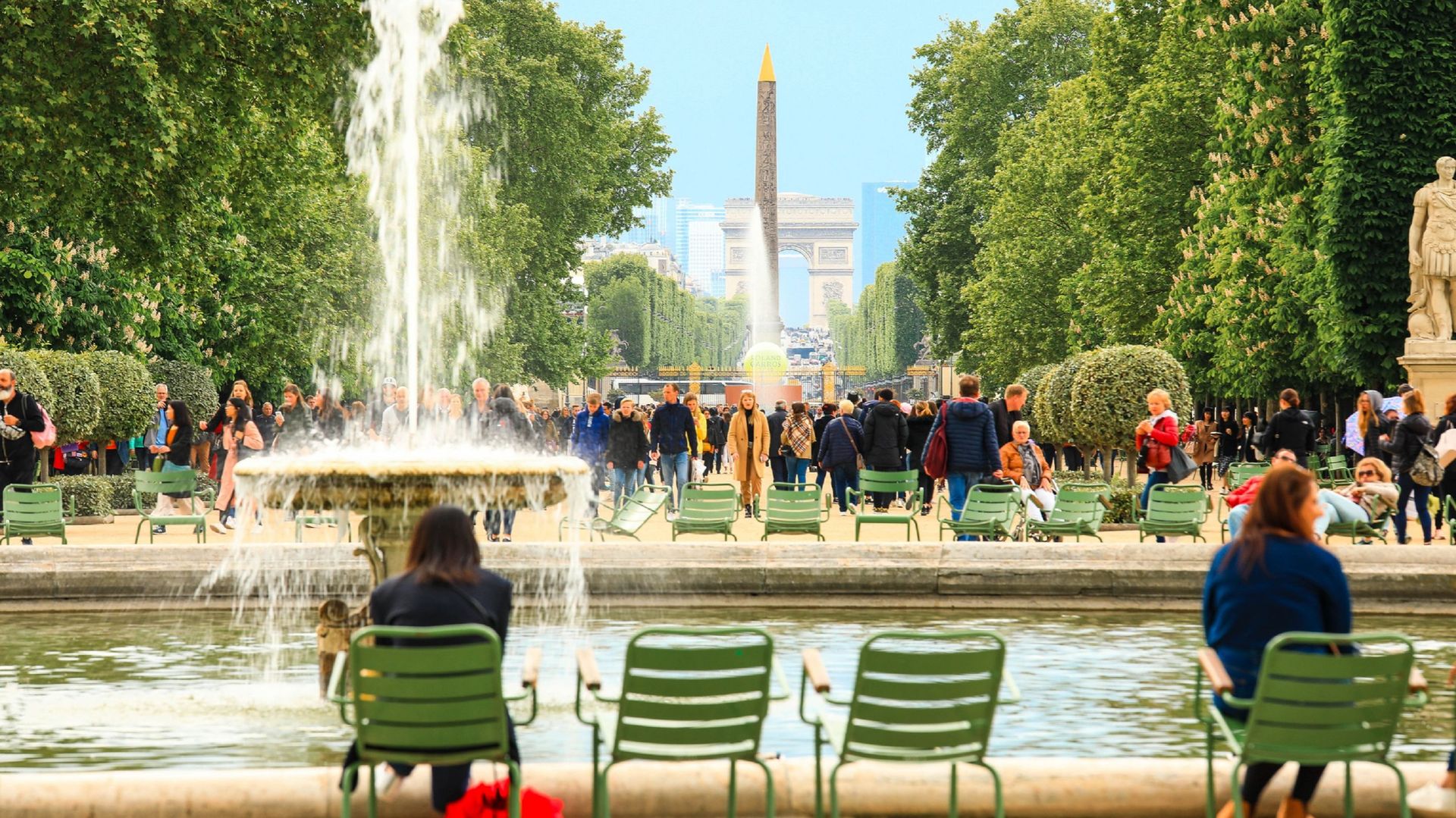 Cette allée, dans l'alignement des Champs-Elysées, avait été conçue en 1665 par André Le Nôtre, créateur des Jardins de Louis XIV "à la française".