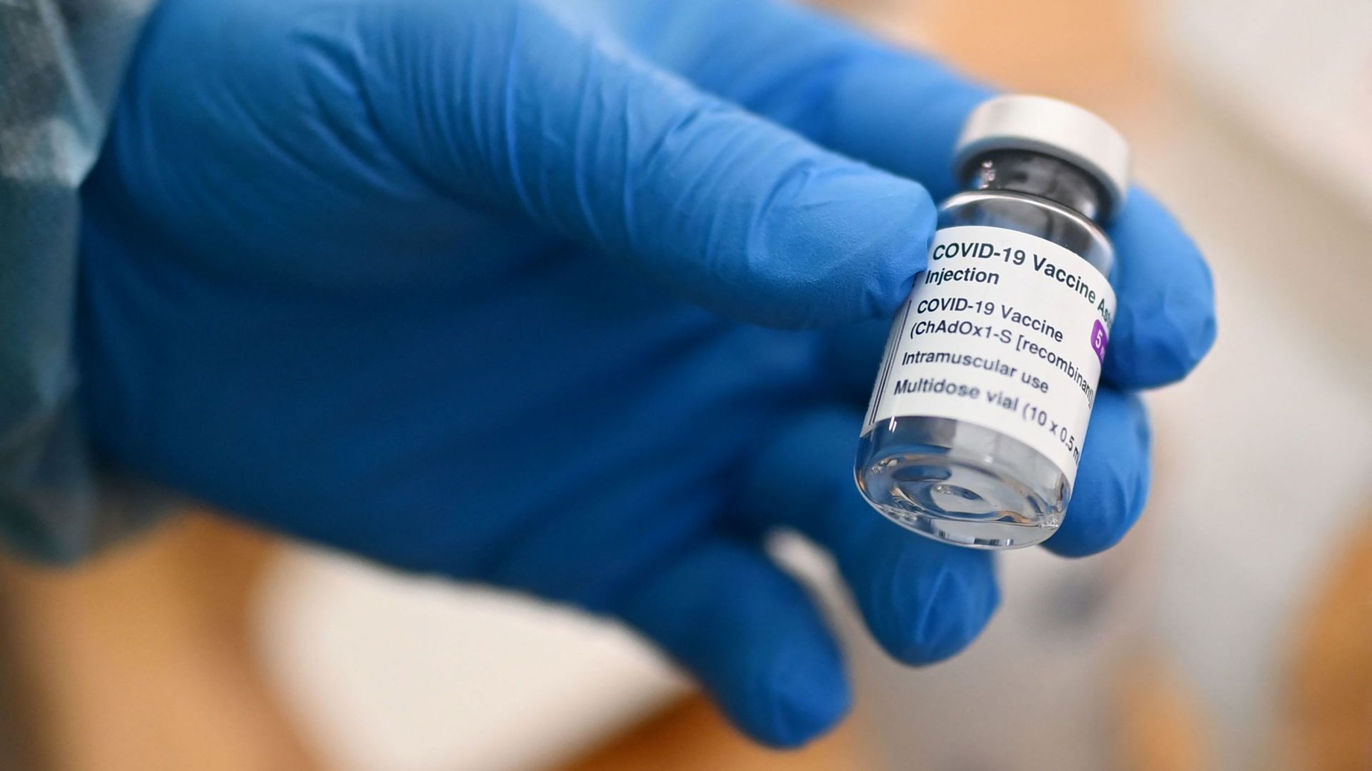 AstraZeneca en France : les moins de 55 ans devraient avoir un autre vaccin pour la 2e dose