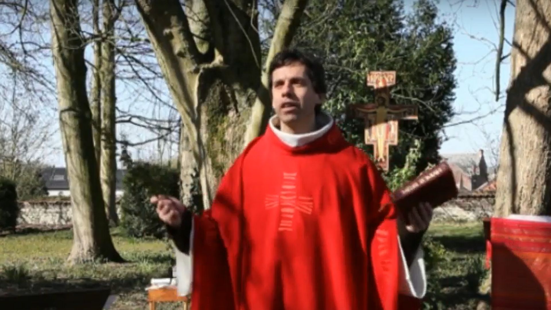 Dany Pierre célébrera encore les messes du Vendredi Saint et de la veillée pascale sur sa chaîne YouTube.