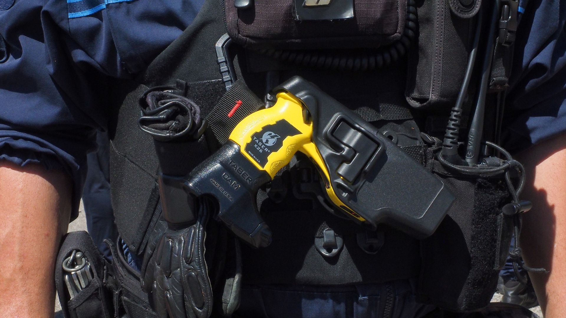 La caméra et le taser doivent-ils faire partie de l'équipement de base des policiers ?