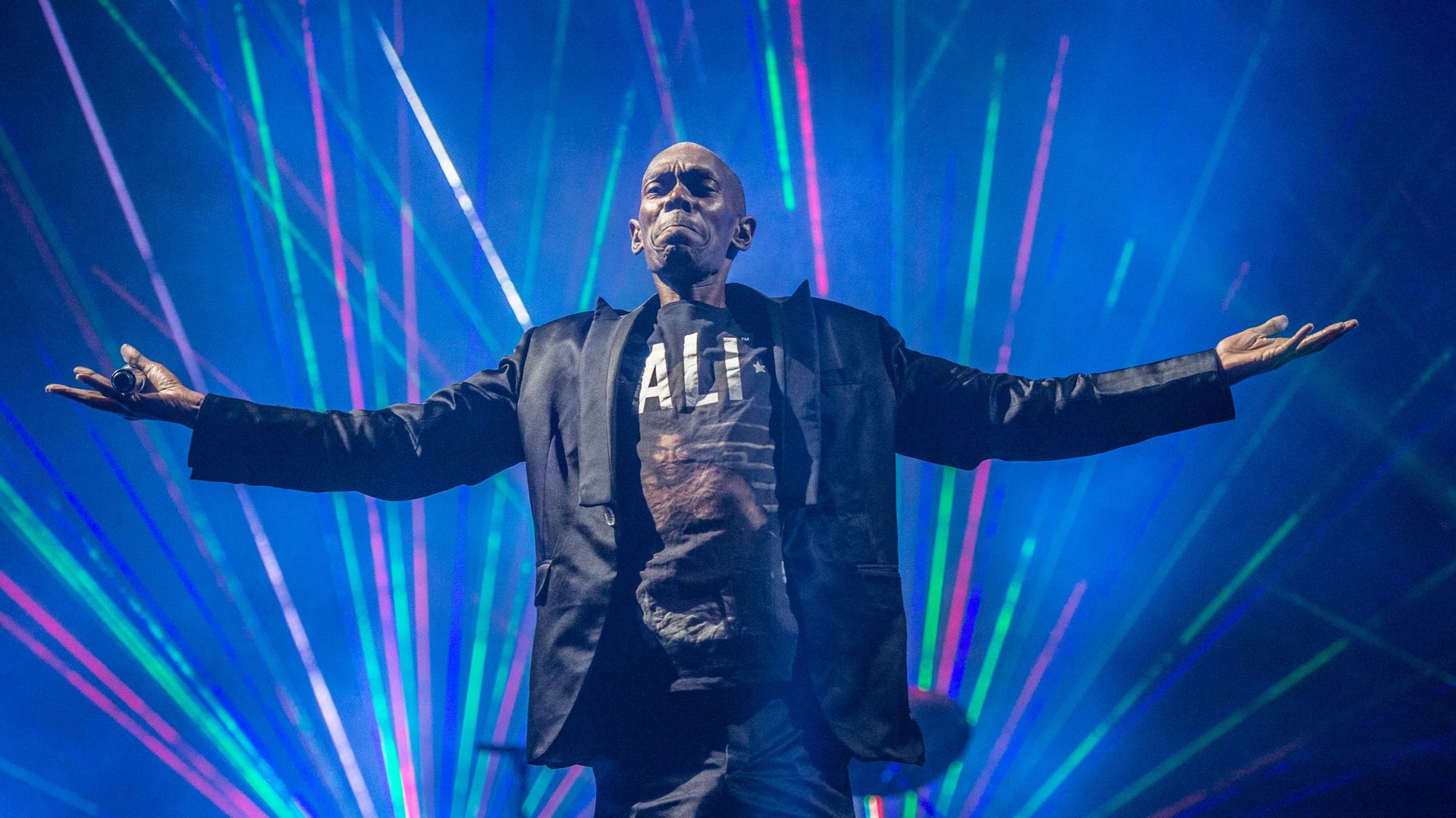 Quand Linkin Park et Faithless remplacent leurs chanteurs décédés de deux manières différentes