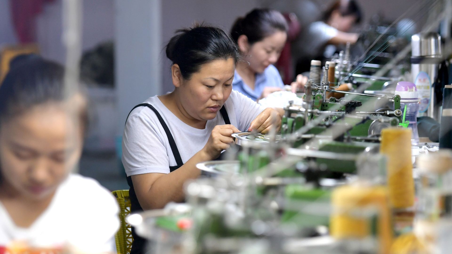 Les vêtements vendus par Zalando sont fabriqués dans plusieurs pays où le droit du travail ne permet pas toujours une bonne rémunération (ici en Chine).
