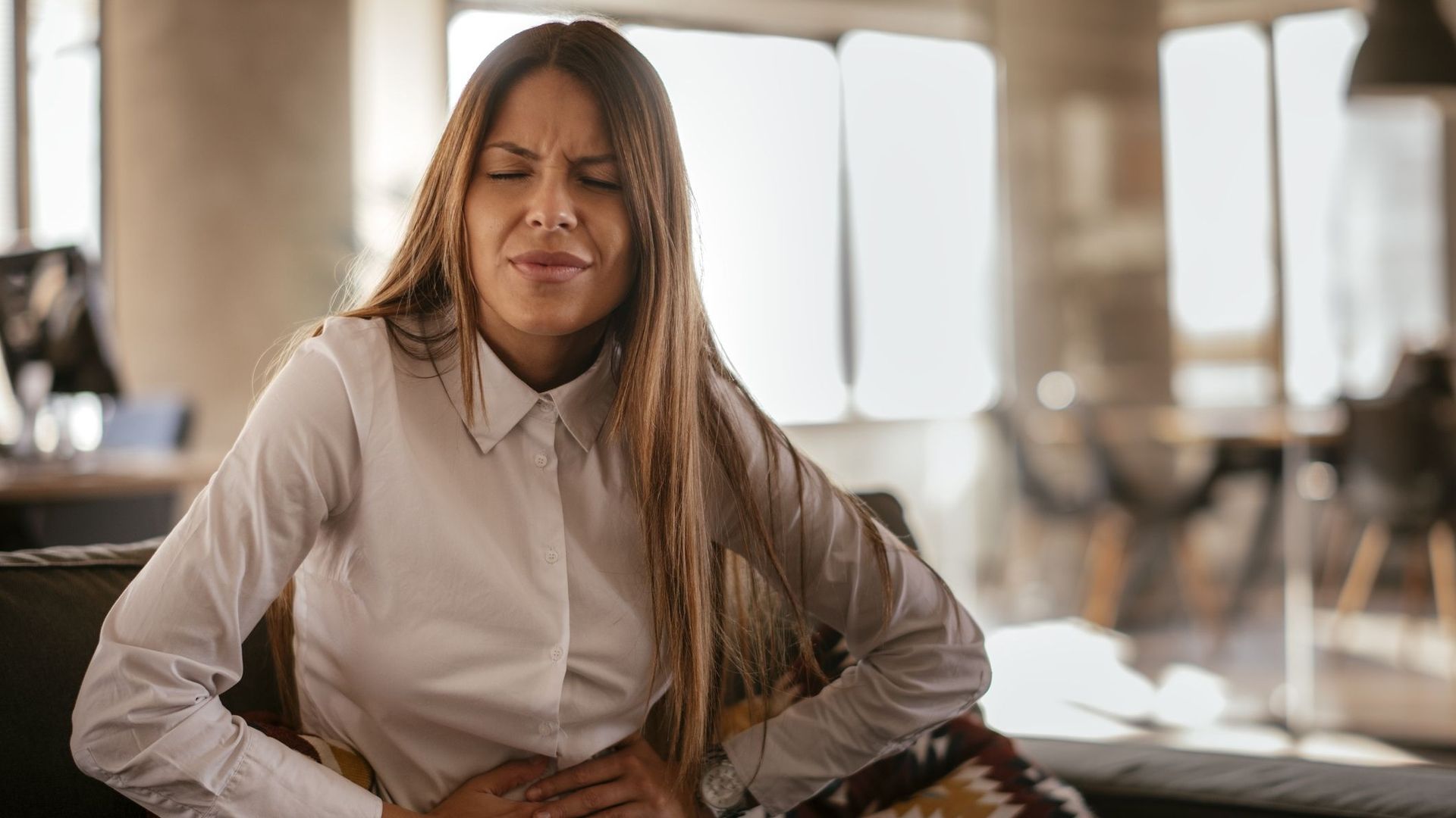 Règles douloureuses au travail : un tabou persistant qui pousse certaines femmes à mentir.