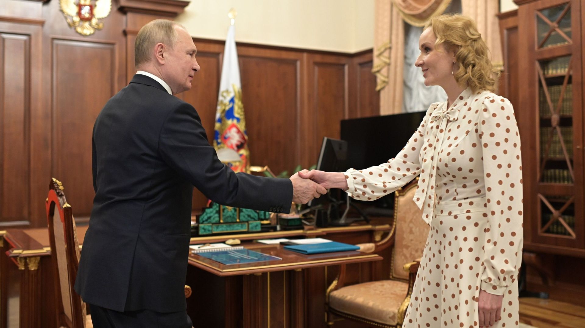 Vladimir Poutine reçoit la commissaire russe aux droits de l’enfant, Maria Lvova-Belova.