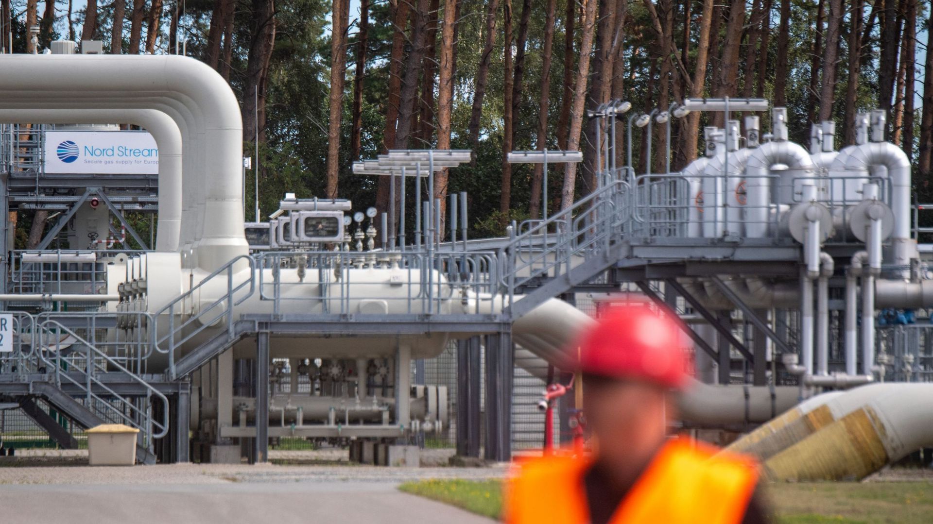 30 août 2022, Mecklembourg-Poméranie occidentale, Lubmin : systèmes de canalisation et dispositifs d’arrêt à la station de réception de gaz du gazoduc Nord Stream 1 de la mer Baltique et à la station de transfert du gazoduc à longue distance OPAL (Ostsee-