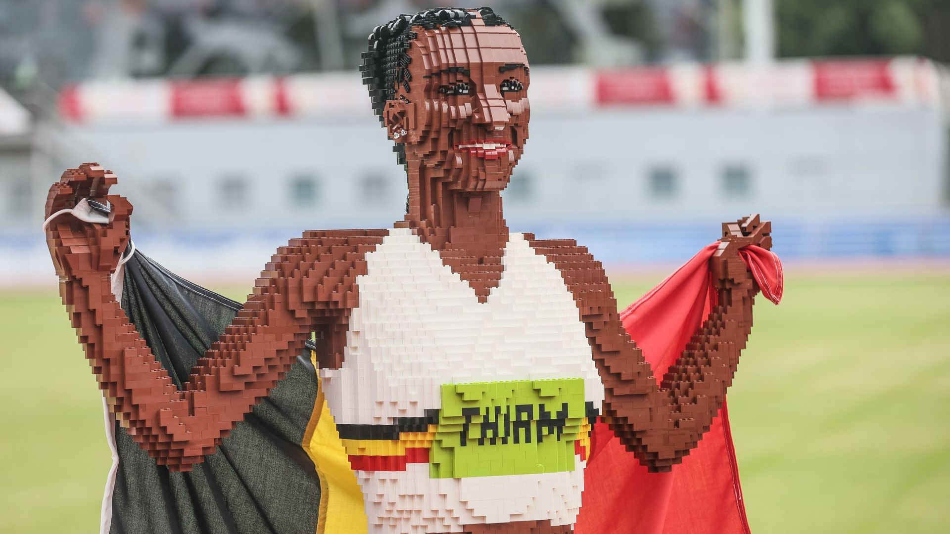 Une statue grandeur nature de Nafissatou Thiam en Lego