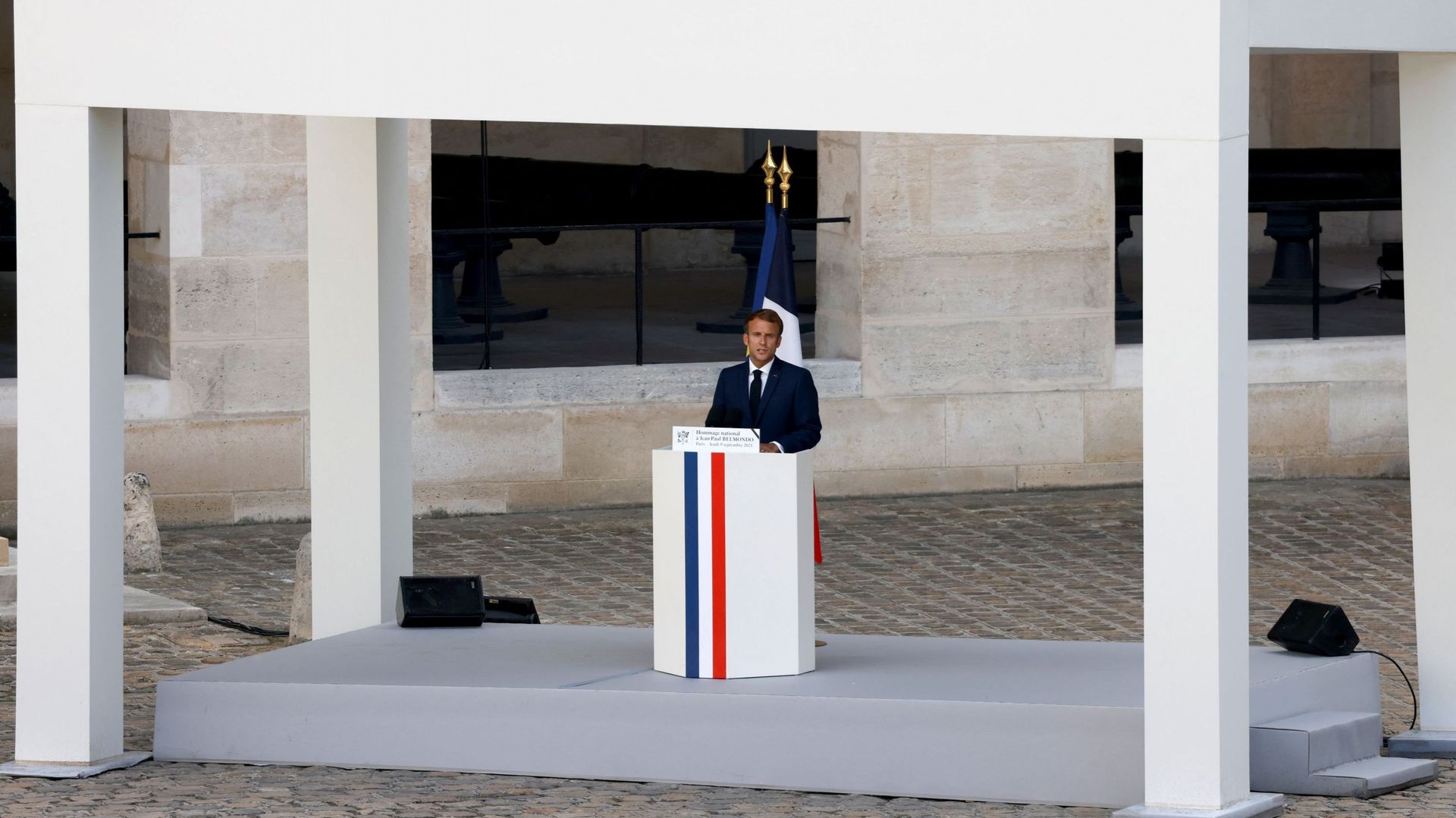 Emmanuel Macron prononce l’éloge funèbre de Jean-Paul Belmondo