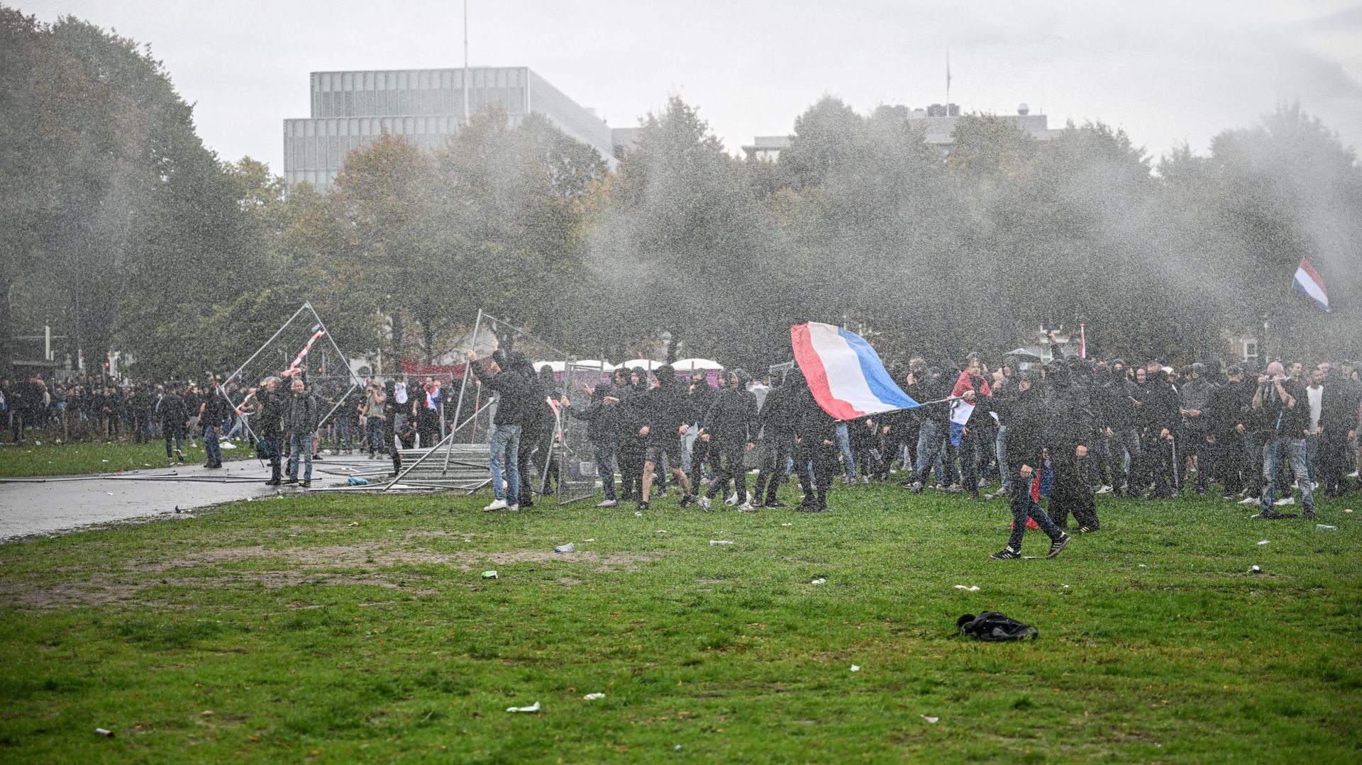 Pays-Bas : une manifestation anti-immigration dégénère en affrontements avec la police