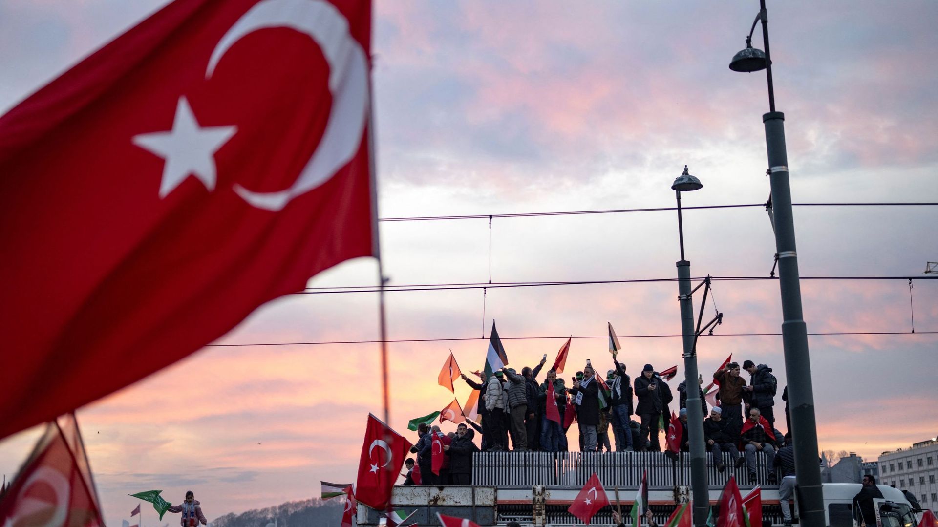 Turquie : importante manifestation à Istanbul 'contre le terrorisme du PKK  et d'Israël' 