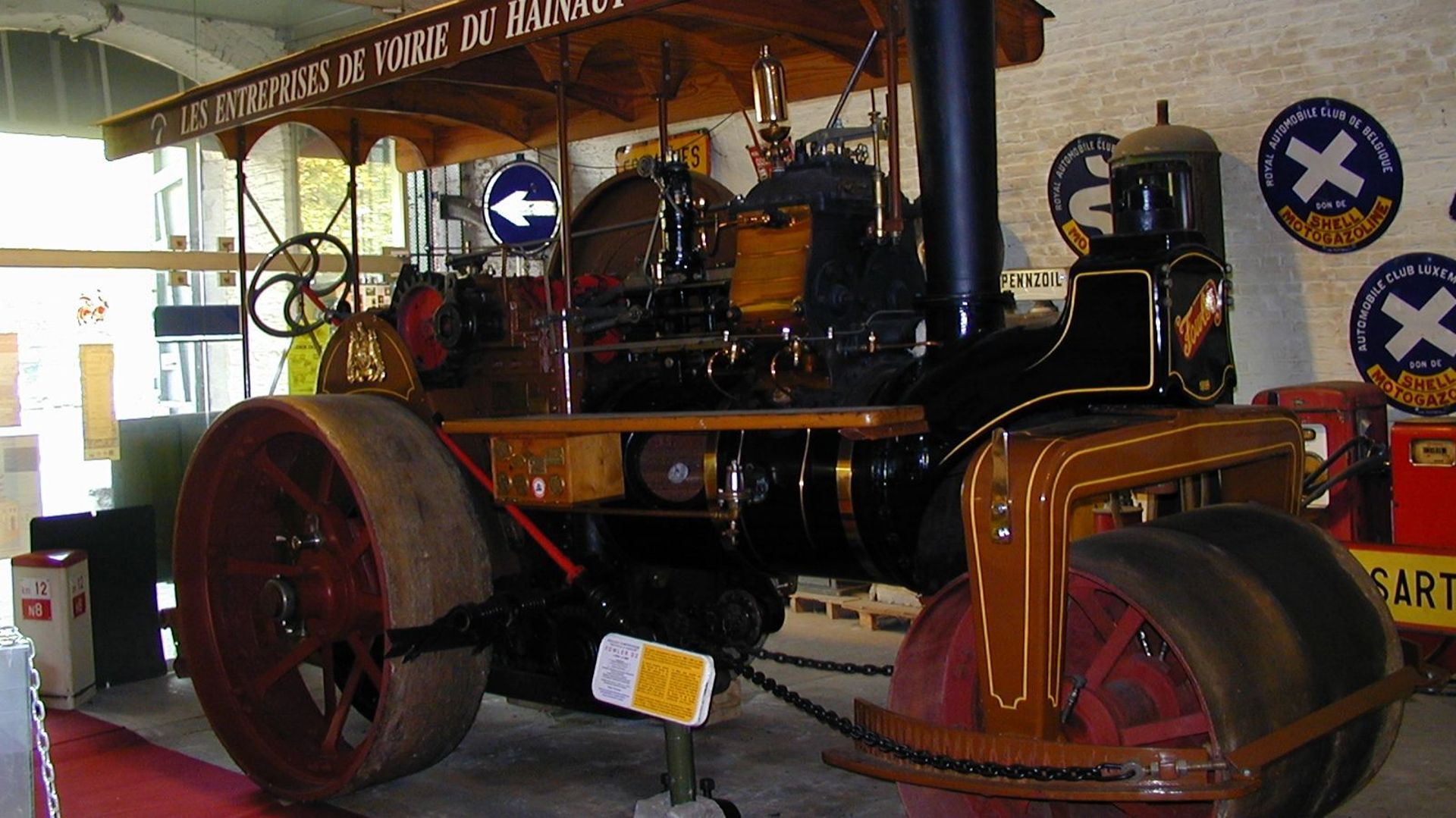 Rouleau compresseur datant de 1899