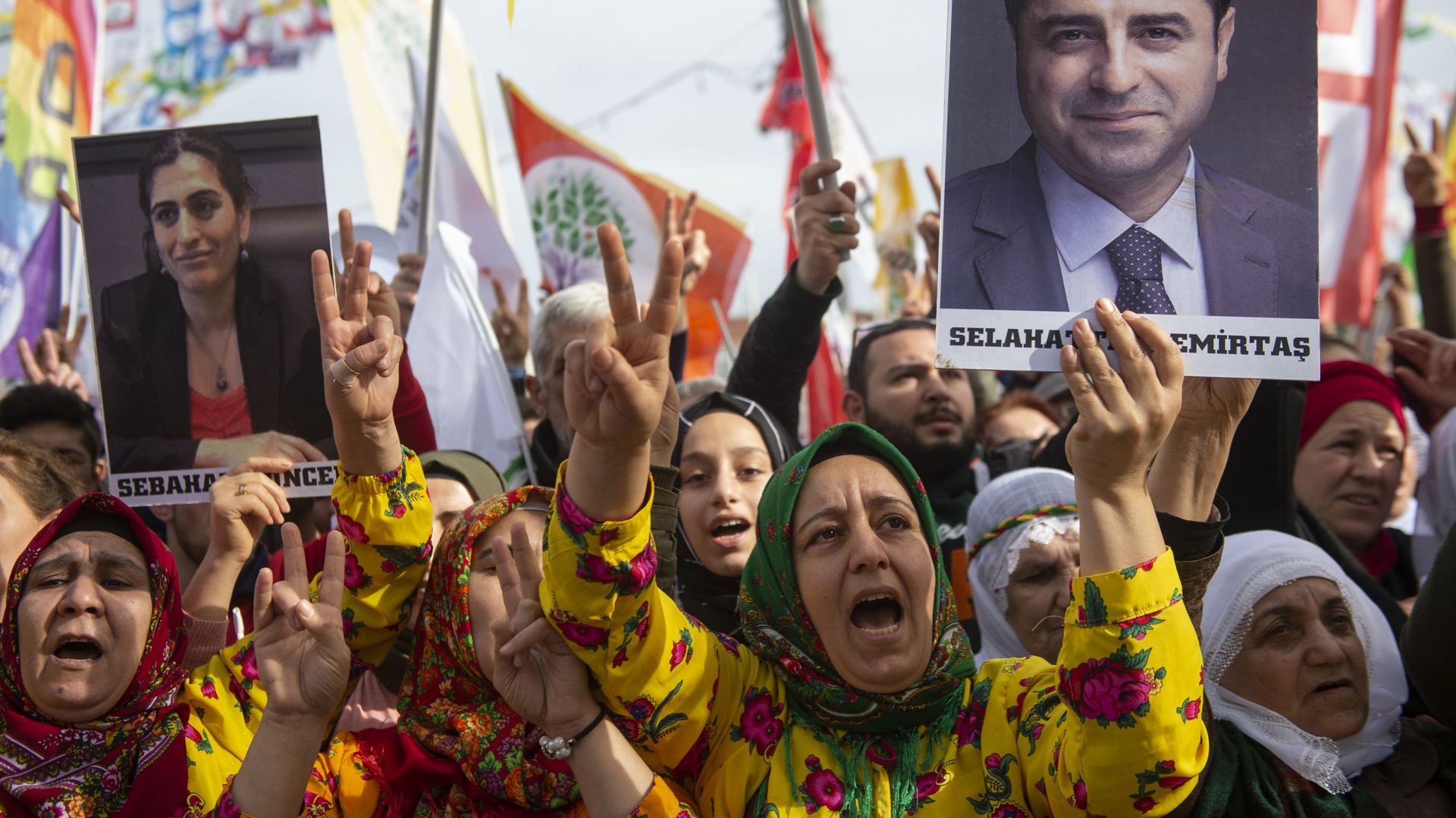 Turquie: des milliers de manifestants en soutien aux grévistes de la faim kurdes