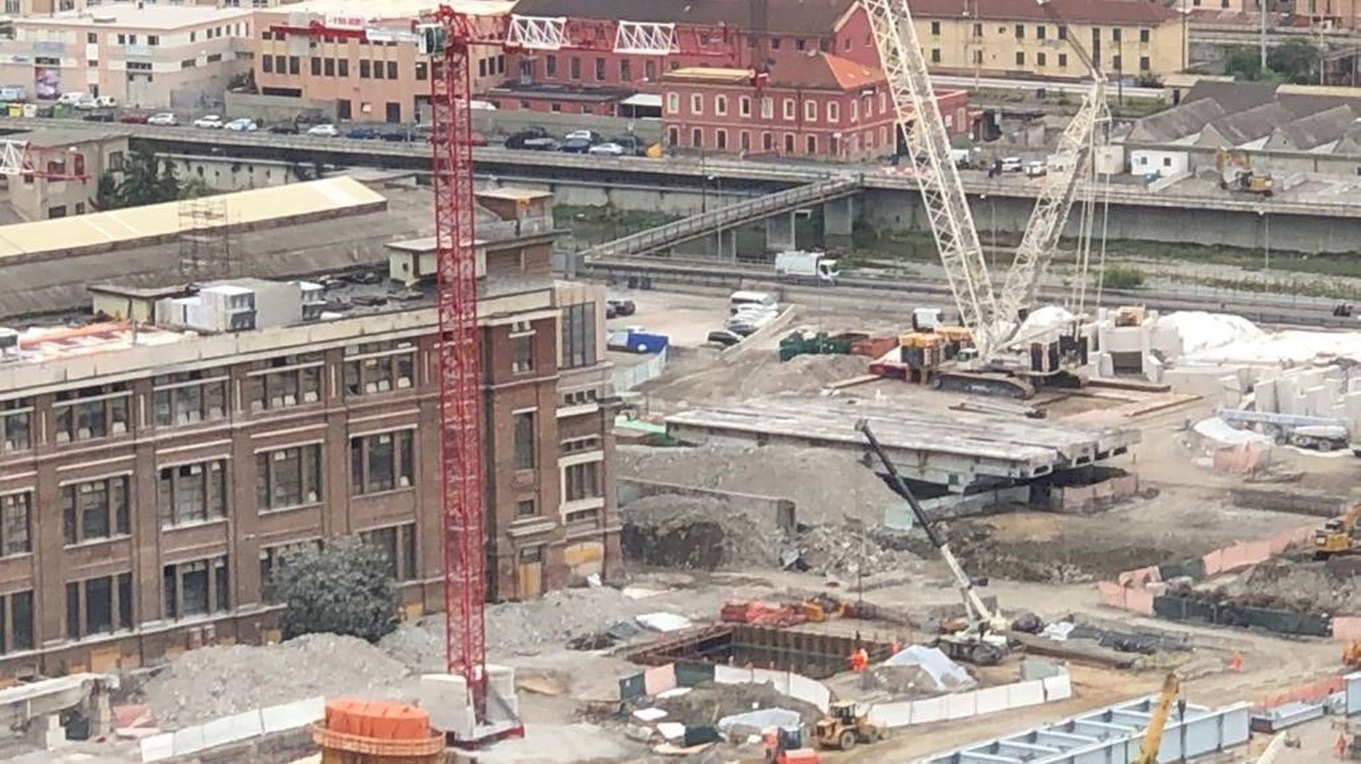 Le quartier vit au rythme de la démolition du pont et des immeubles qui se trouvaient sous le viaduc