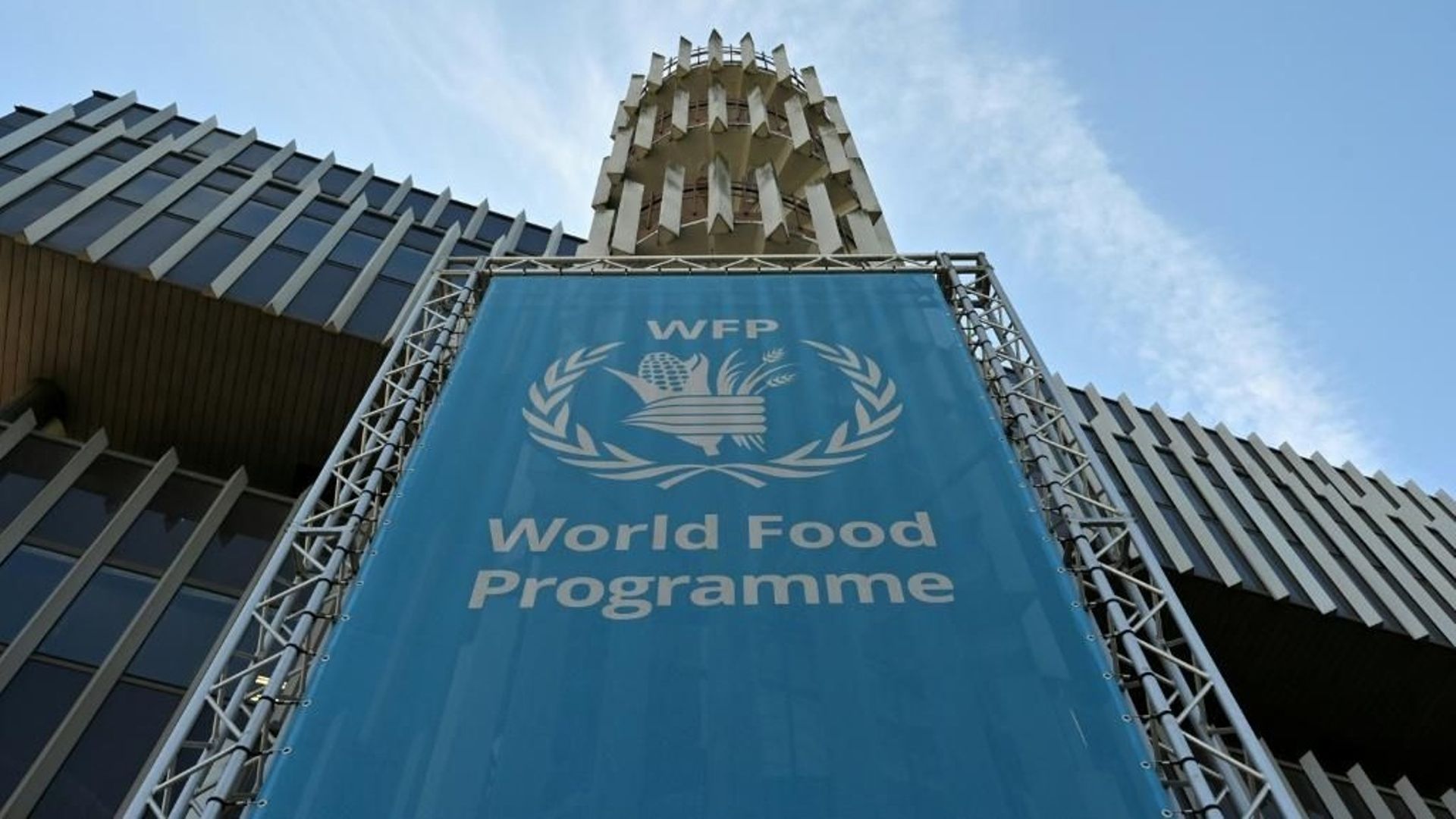 La réduction de l’aide risque d’exposer 13,7 millions de personnes à des niveaux de faim extrêmes, selon le Programme alimentaire mondial