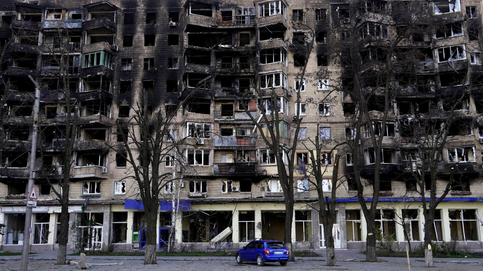 Un bâtiment civil détruit dans la ville de Marioupol, dans le sud-est de l’Ukraine, le 29 novembre 2022.