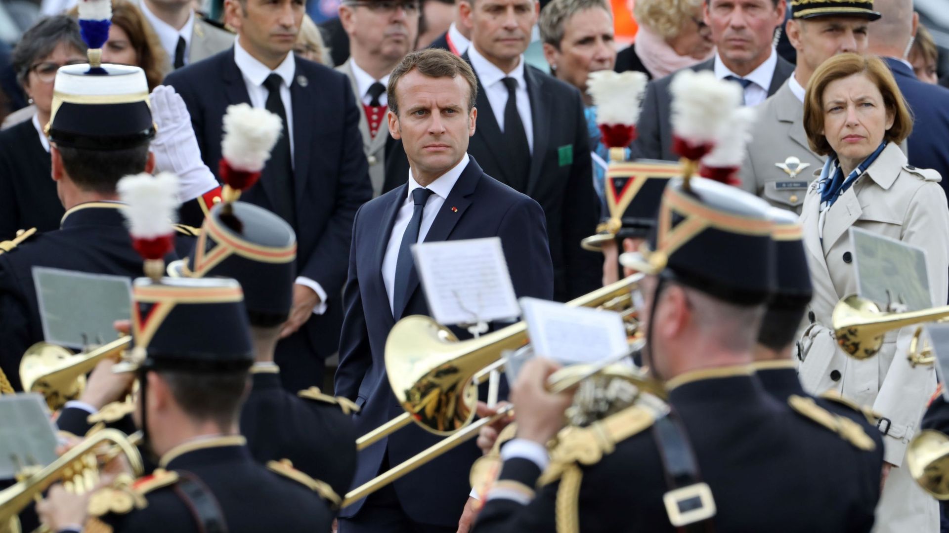 Tu M Appelles Monsieur Emmanuel Macron Fait La Leçon à Un Ado Qui L