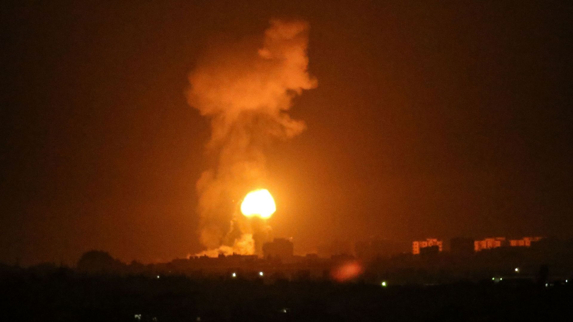 Bombardement israélien sur les positions du Hamas à Khan Yunis  (bande de Gaza) en représailles de tirs de roquette (16 août 2020)