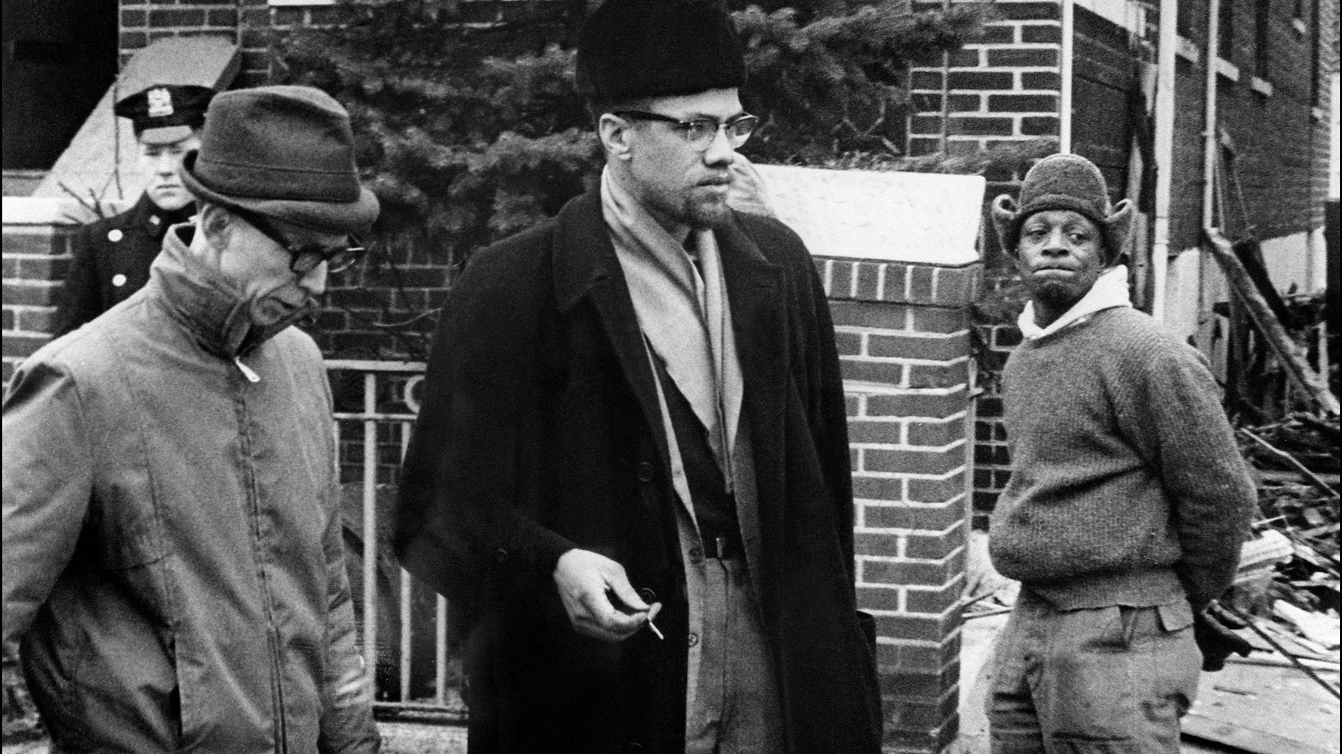 Malcolm X au centre de la photo.